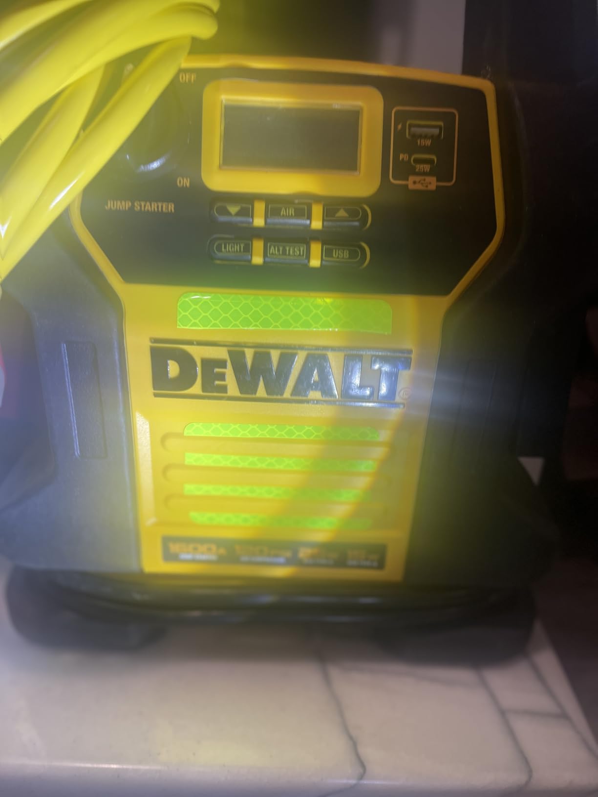 DEWALT Jump Starter DXAEJ14 1600 Amps with Compressor | Portable Power Station with 15W USB-A and 25W USB-C Power customer photo 2