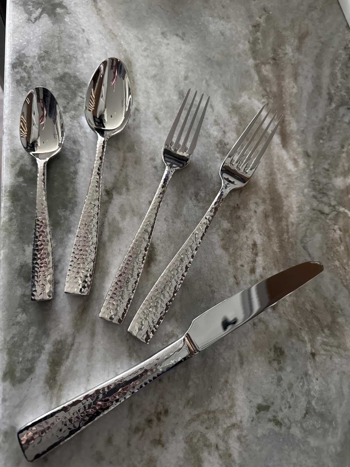 KEAWELL Premium Louis Hammered 65-Piece Silverware Set | 18/10 Stainless Steel Fine Flatware Set; Squared-Edge Design; Service for 12; Brilliant Mirror Finish; Dishwasher Safe customer photo 2