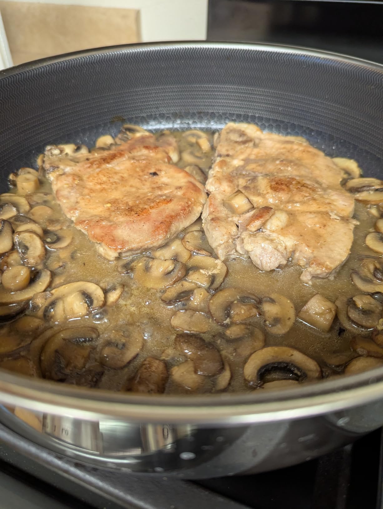 HexClad 5.5 Qt Hybrid Nonstick Deep Sauté Frying Pan with Lid customer photo 2