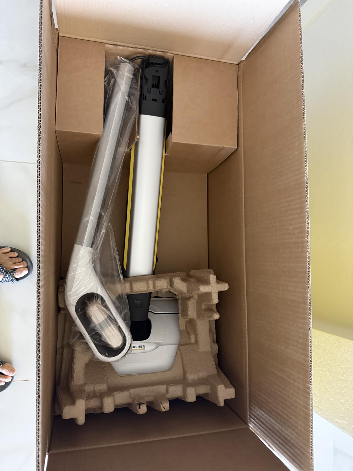 Kärcher FC 7 Cordless All-in-One Hard Floor Cleaner with 4-Roller Technology for Simultaneous Wet and Dry Debris Removal customer photo 1