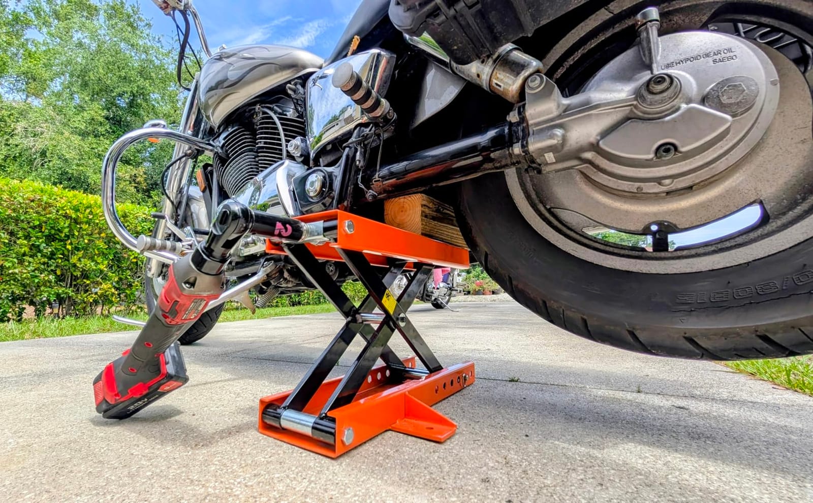 VEVOR Hydraulic Motorcycle Lift Table, 350 lbs Capacity Motorcycle Scissor Jack Lift with Wide Deck, J-Hooks, 4 Wheels, Hydraulic Foot-Operated Jack Stand for ATV Dirt Bikes customer photo 1