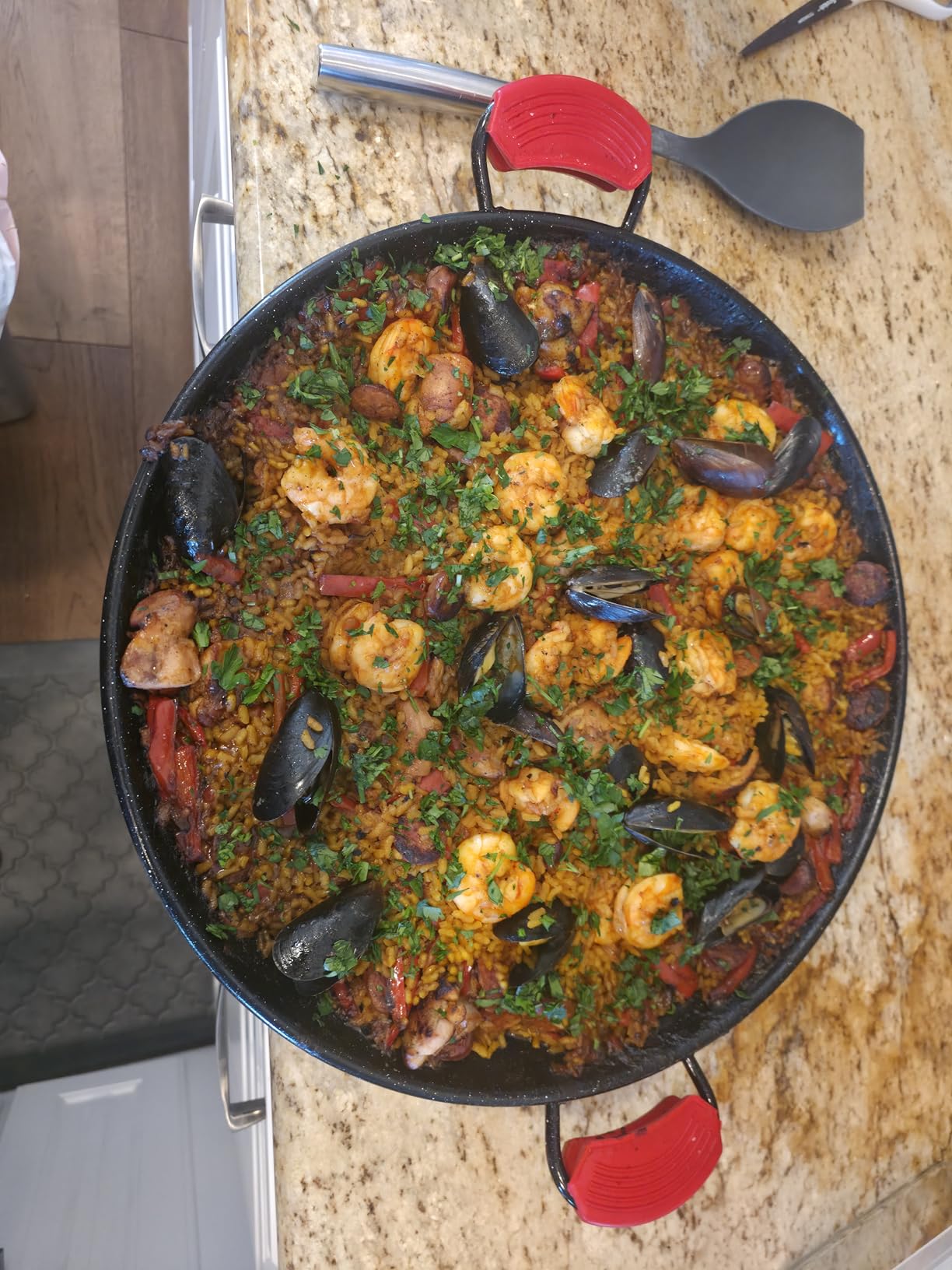 Paelluxe Paella Pan Enameled No-Rust Steel Skillet - 13 Inch, 6 Servings | 1.2mm Carbon Steel, Easy-Clean Enamel, Propane Safe, Oven Safe customer photo 2