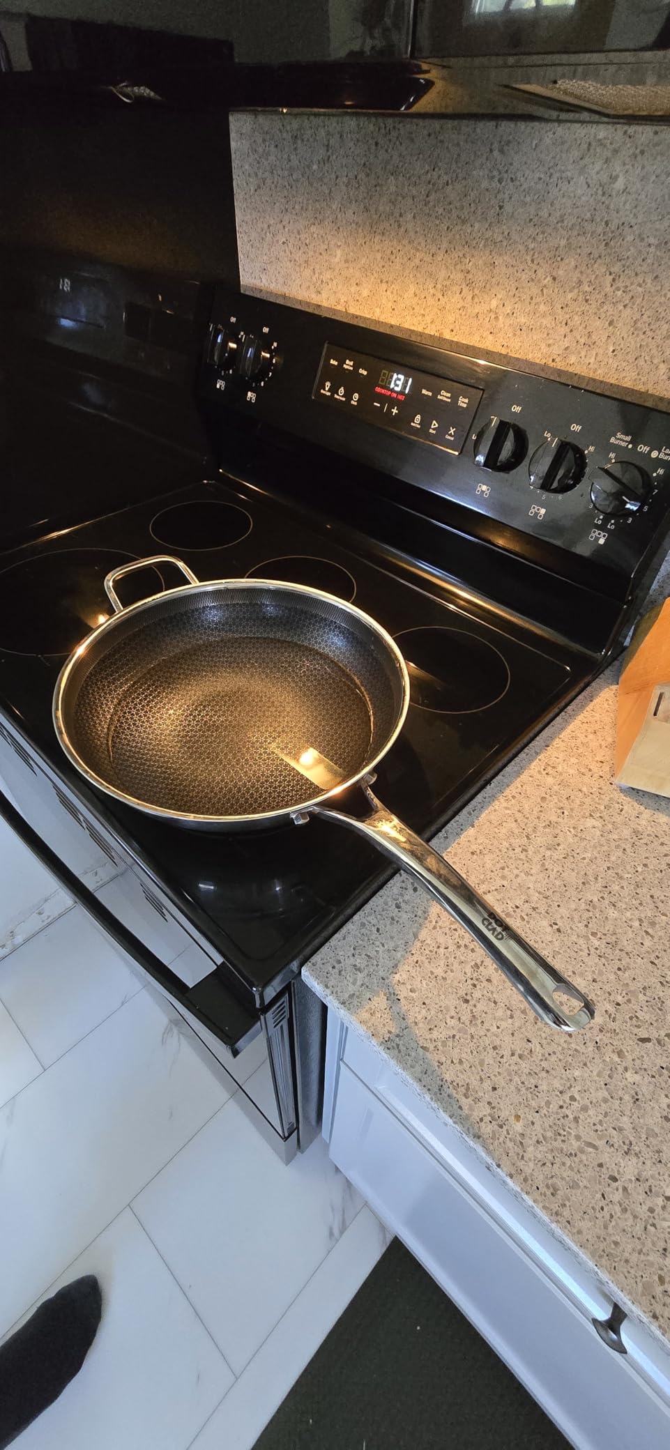 DOTCLAD Hybrid 12 inch Wok with Lid, PFOA Free Stainless Steel Wok Pan customer photo 2
