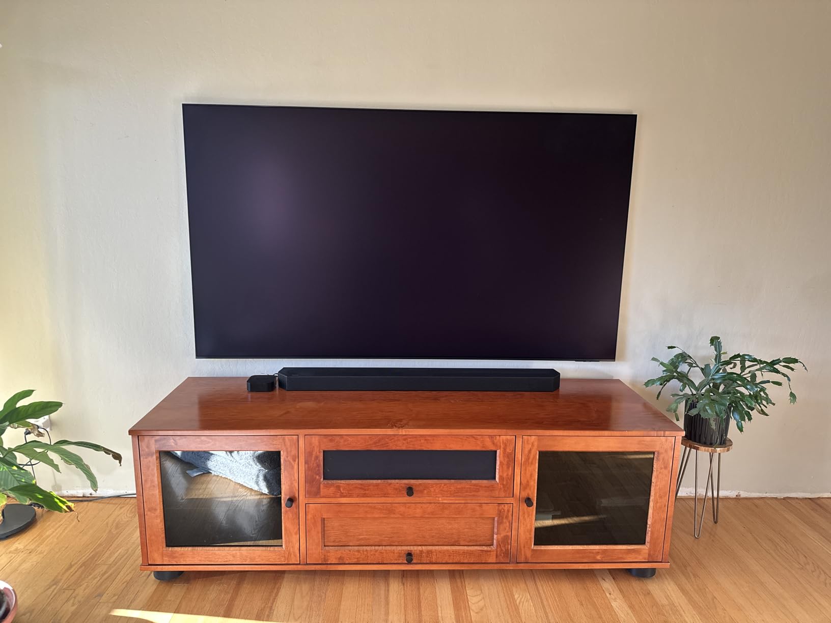 Samsung 65-Inch Class OLED 4K S95D Series HDR Pro Smart TV w/Dolby Atmos, Object Tracking Sound+, Motion Xcelerator, Real Depth Enhancer, 4K AI Upscaling, Alexa Built-in (QN65S95D, 2024 Model) customer photo 2