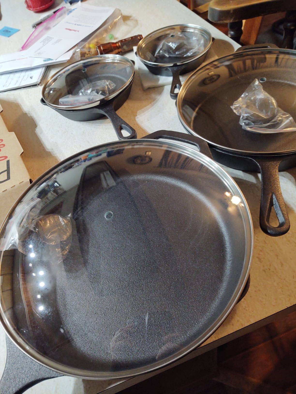 MegaChef 13 Piece Pre-Seasoned Cast Iron Skillet Set with Temperd Glass Lids and Silicone Holders customer photo 2