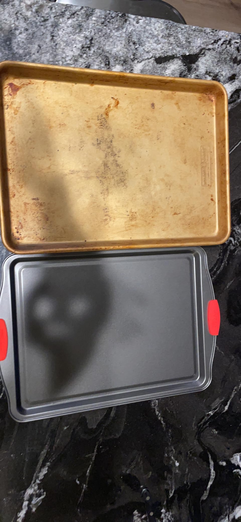 BAKKEN Cookie Sheets for Baking Nonstick Set - 3-Piece Stackable Carbon Steel Baking Sheet Pans Set with Silicone Handles, Non Toxic Cookie Sheets for Baking Bakeware Set - Gray Marble customer photo 1