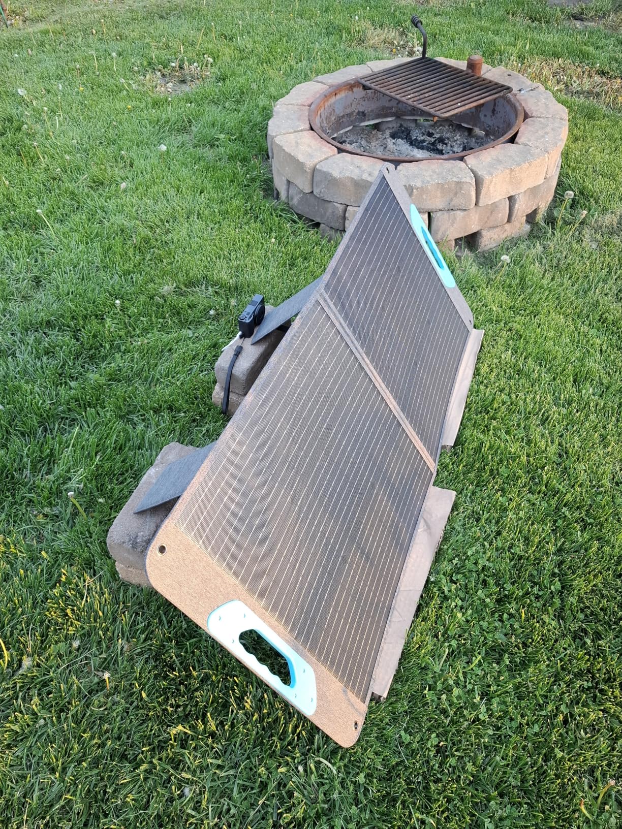 Renogy 100 Watt Solar Panel, N-Type 100W Portable Solar Panels w/Kickstands, Foldable 25% High Efficiency Solar Charger for Power Station, USB-A&Type-C Output, for Camping, RV, SUV, Off-Grid Outdoor customer photo 2