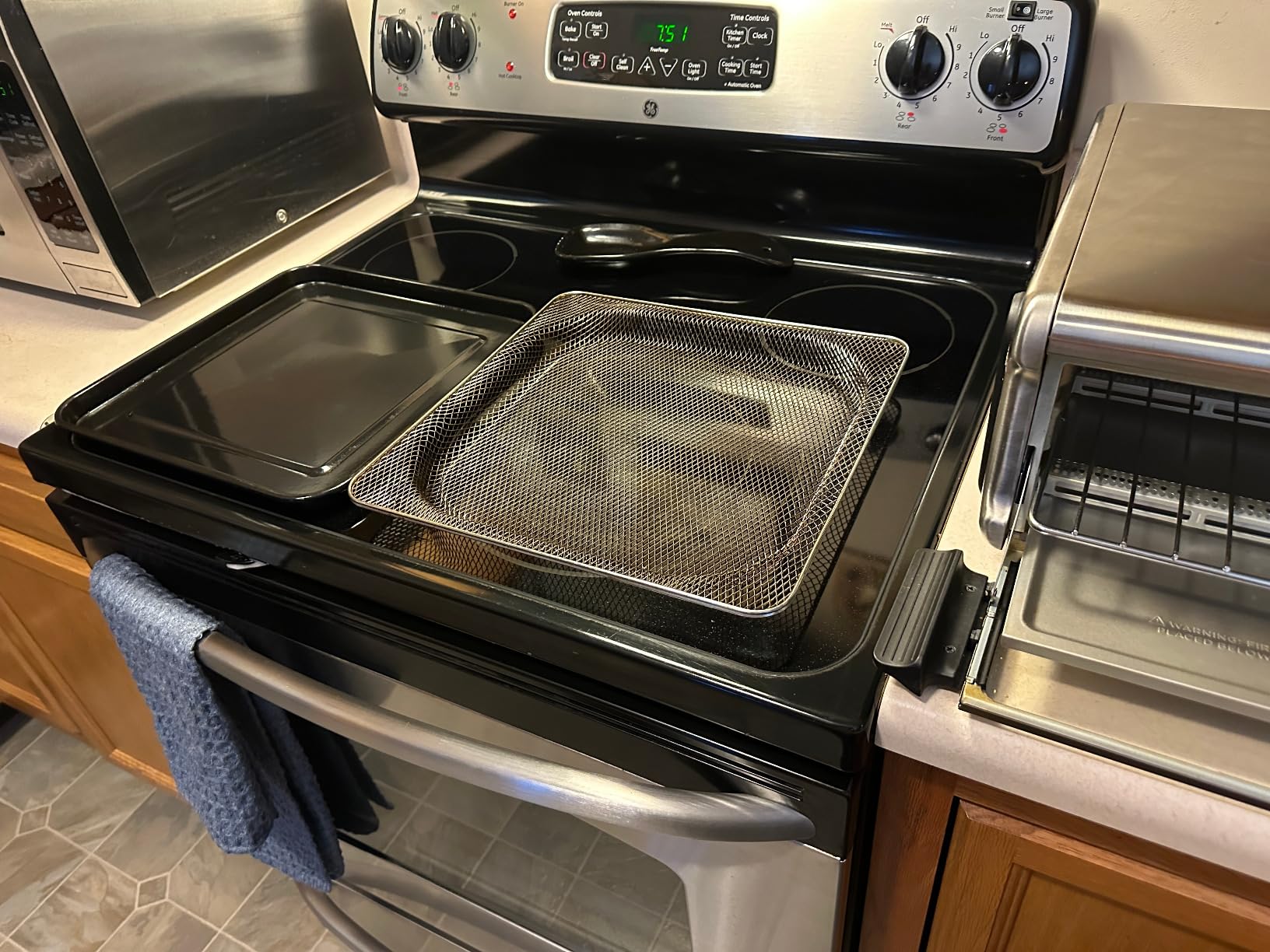 Ninja Flip Toaster Oven & Air Fryer, 8-in-1, Stainless Steel, SP151 customer photo 1