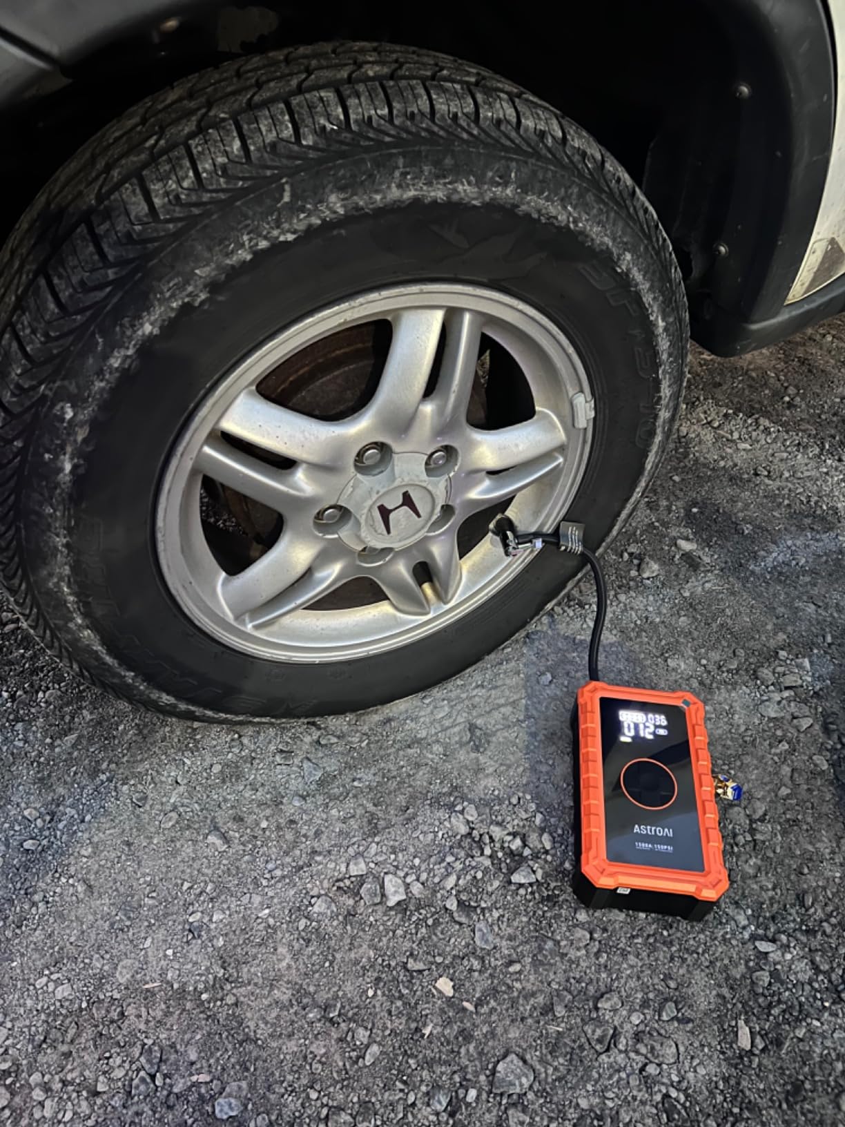 AstroAI S8 Air Jump Starter with Air Compressor, 3000A Peak Car Battery Jump Starter Portable (9.0 Gas/6.5L Diesel) with 150PSI Cordless Auto-Shutoff Tire Inflator, 12V Battery Charger Booster customer photo 2