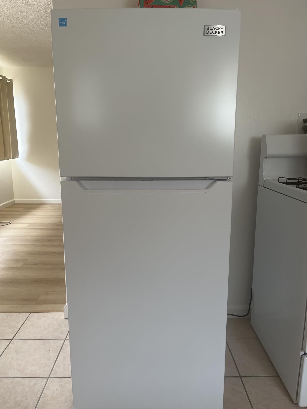 BLACK+DECKER 12.1 Cu. Ft. Top Mount Refrigerator with Freezer, 2 Door Refrigerator with Top Freezer and Adjustable Temperature Control, ENERGY STAR, BR1210HS, Stainless Steel Look customer photo 1