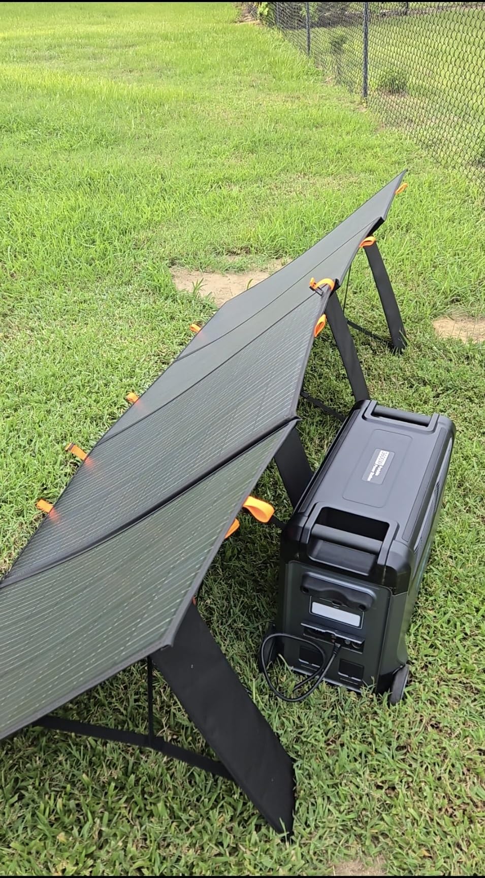 400W Portable Solar Panel,Foldable Solar Panel Power Backup,36V Output Solar Charger for Power Station Off Grid Outdoor Activities, RV, Marine,Camping, Solar Generator, IP67 Waterproof customer photo 2