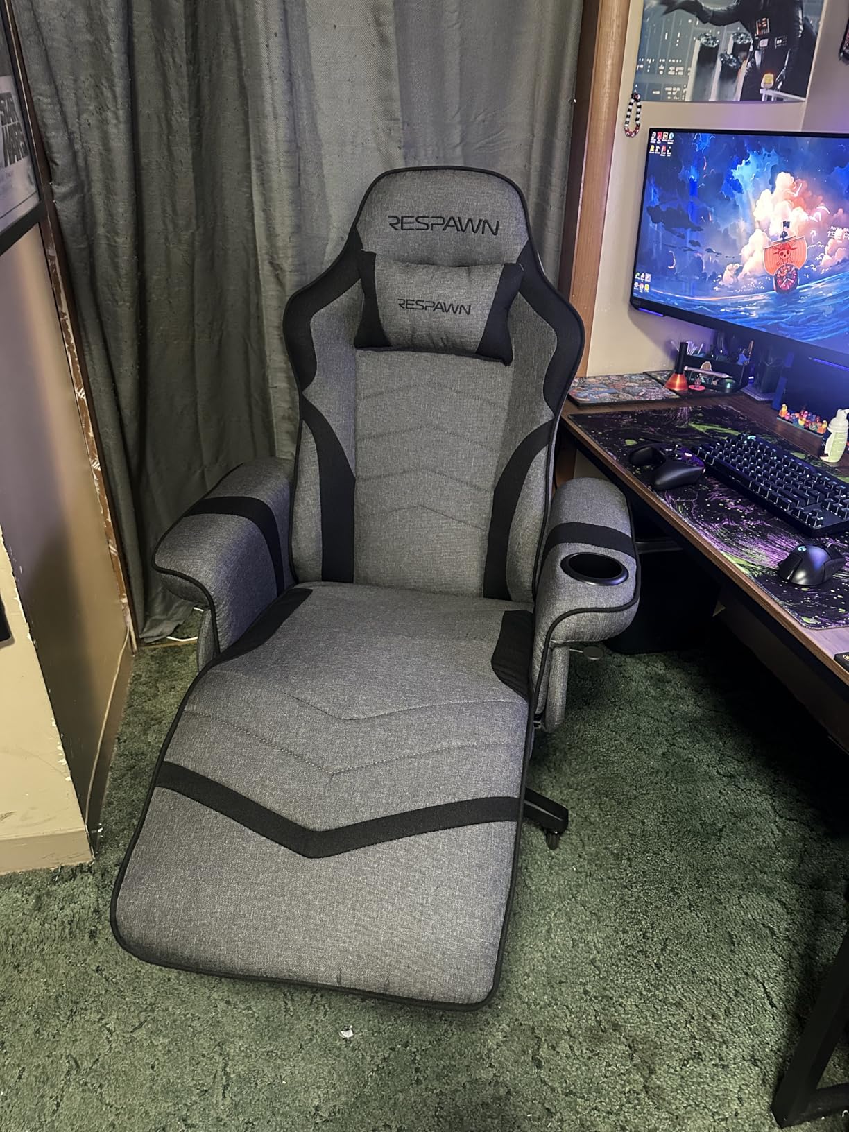 RESPAWN 900 Gaming Recliner Chair with Footrest, Cup Holder and Swivel | Ergonomic gaming recliner with footrest, cup holder, lumbar support, 135 recline & 360 swivel for console gaming customer photo 1