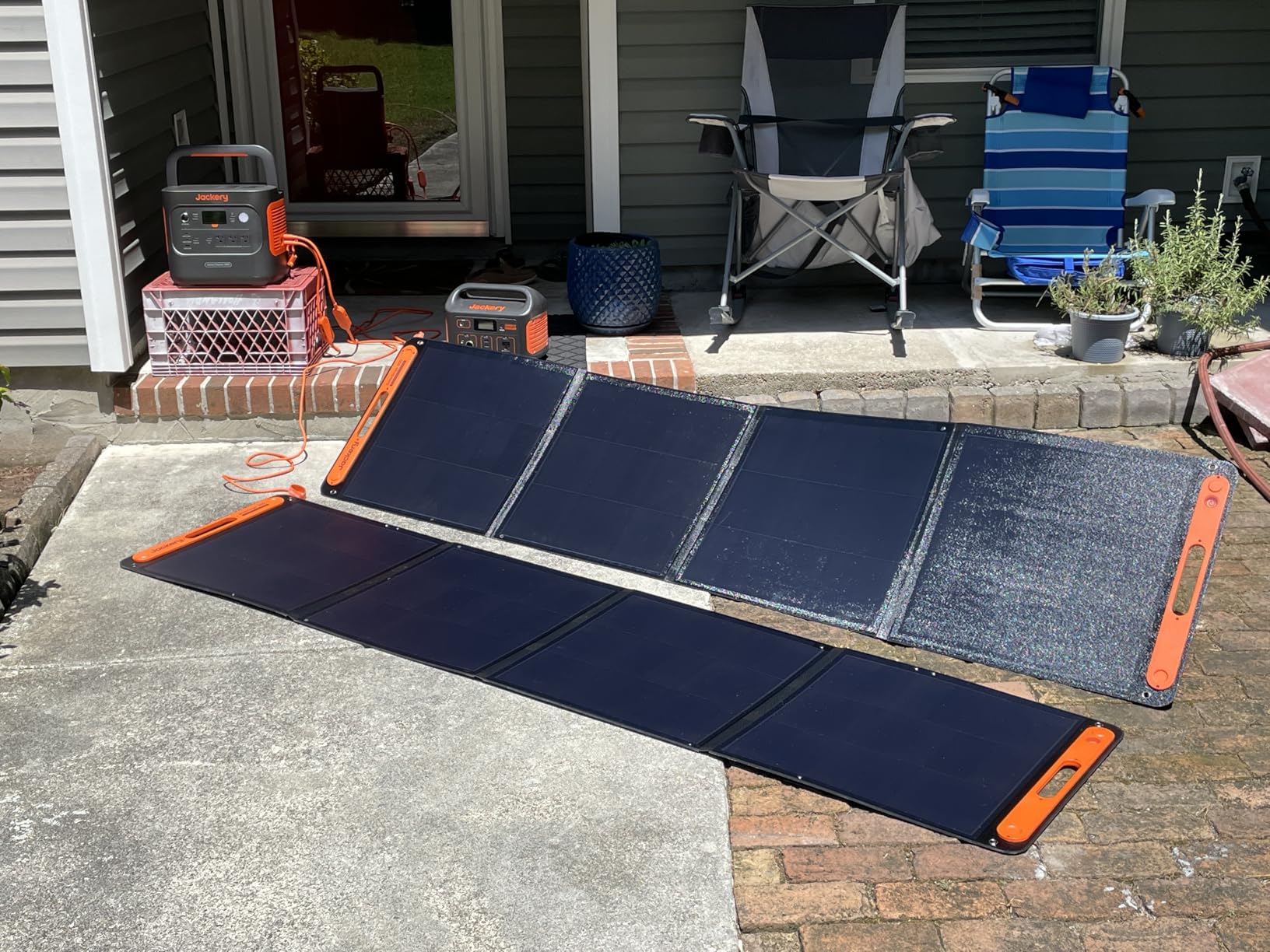 Jackery Explorer 2000 v2 Portable Power Station with 2x200W Solar Panels, 2042Wh LiFePo4 Battery, 2200W Solar Generator, 20ms UPS, USB-C PD 100W Fast Charging for Power Outages, Emergencies, Camping customer photo 1