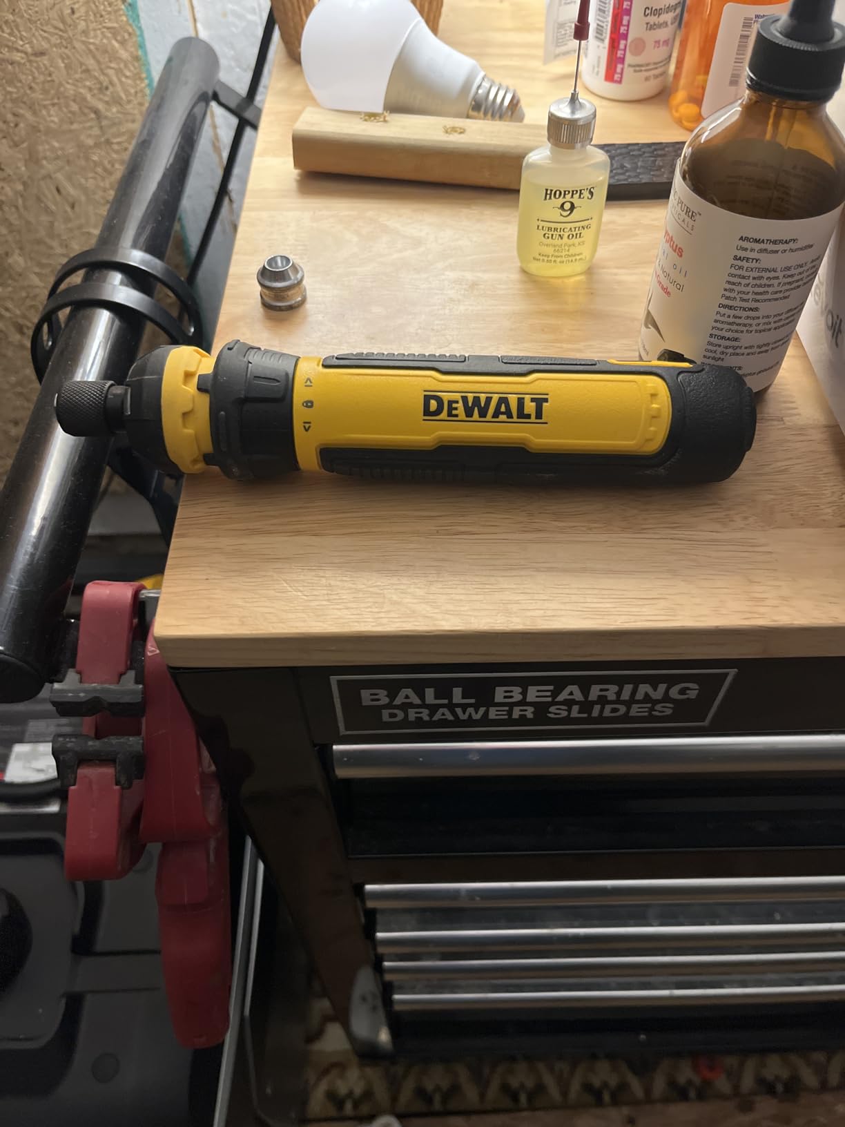 DEWALT Cordless Screwdriver, 4V USB Rechargeable Electric Screwdriver with 12 pcs Screwdriver Bit Set, LED Light, FLEXDRIVE Control, Compact, Ergonomic (DWHT66719) customer photo 1