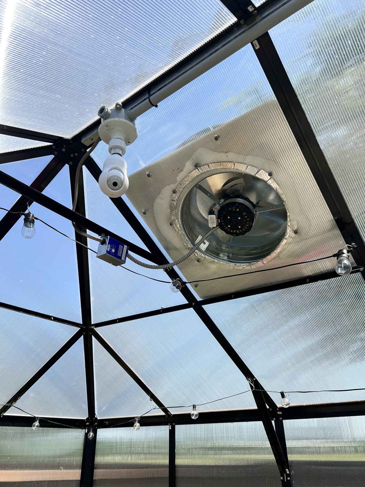 Master Flow GAF 1500 CFM Powered Roof Mount Attic Fan with Thermostat Controller for Up to 2800 Sq Ft | Durable Galvanized Steel Construction | Built-In Screen - Weathered Wood customer photo 2