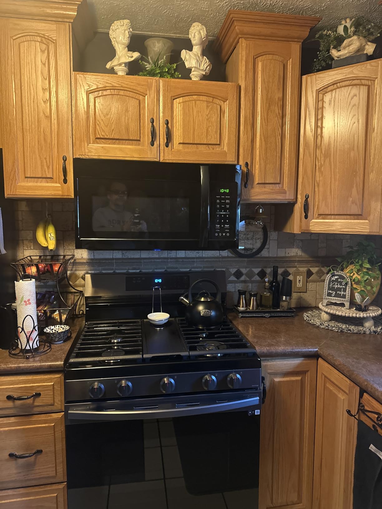 BLACK+DECKER Over the Range Microwave Oven with Vent and One-Touch Auto Cooking, 1.7 cu. ft. OTR Over Stove Microwave, Black, 1000 Watts, EM044K6CF-BK customer photo 2