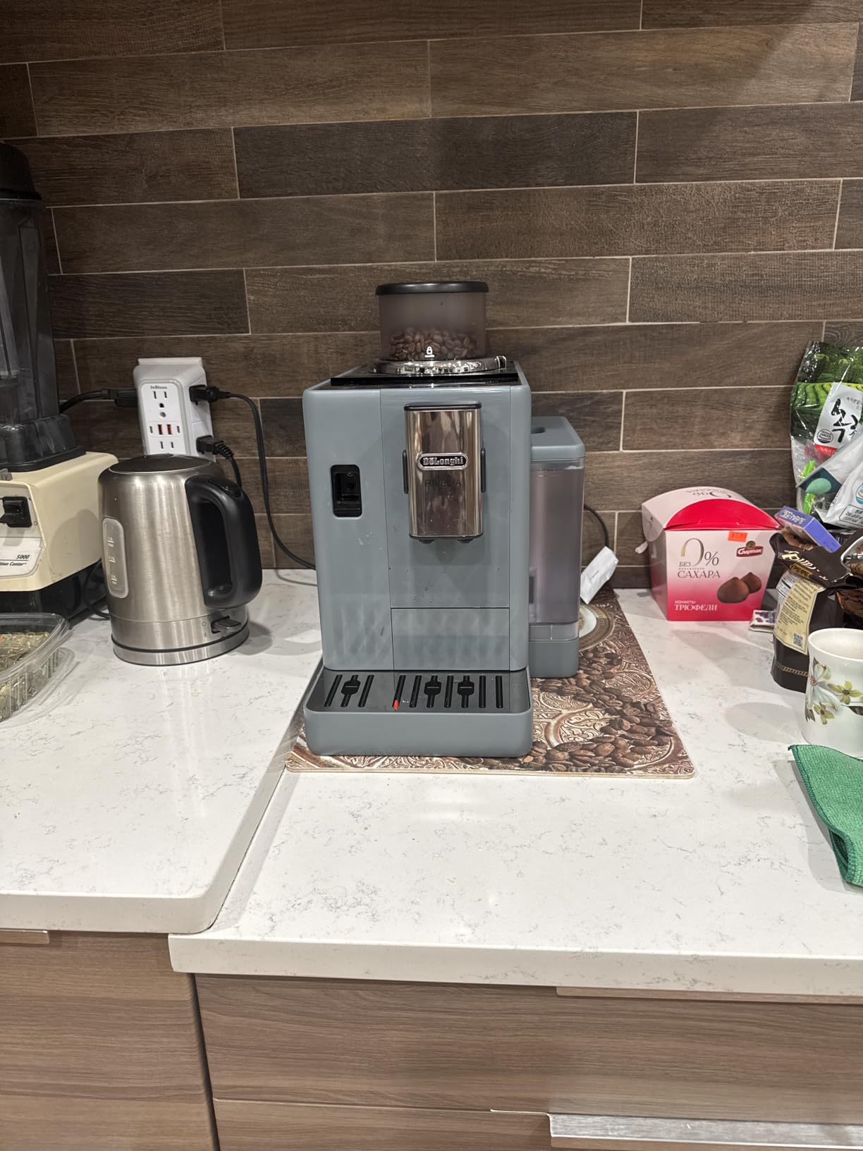 De'Longhi Rivelia Automatic Espresso Machine, Grinder & Frother, Easy Bean Switching, Pebble Gray customer photo 2