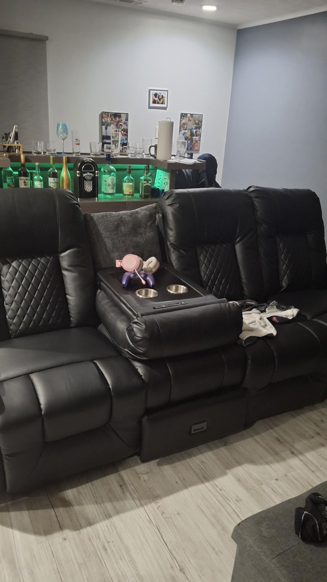 FURNIMAT Recliner Sofa, 4 Seater Dual Reclining Sofa with Flip Back Console, Modern PU Leather Recliner Couch for Living Room/RV, with Storage Drawer, USB Ports, Cup Holder, Cell Phone Holder, Black customer photo 2