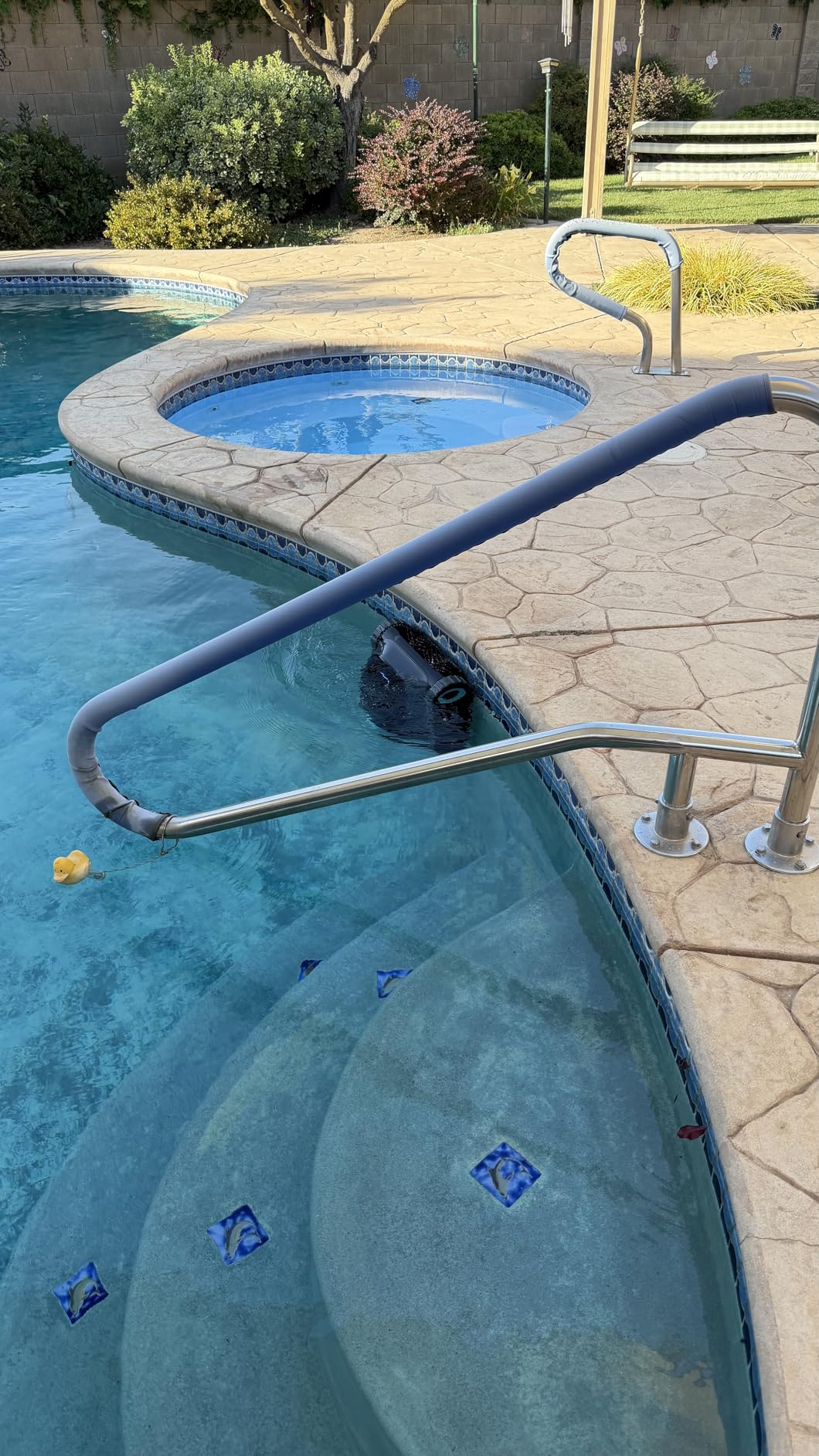Aiper Scuba S1 Robotic Pool Cleaner, Wall & Waterline Cleaning, Dual Filtration, Extended 180-Min Battery Life, Smarter Navigation with High-Precision Sensors, App Support customer photo 1