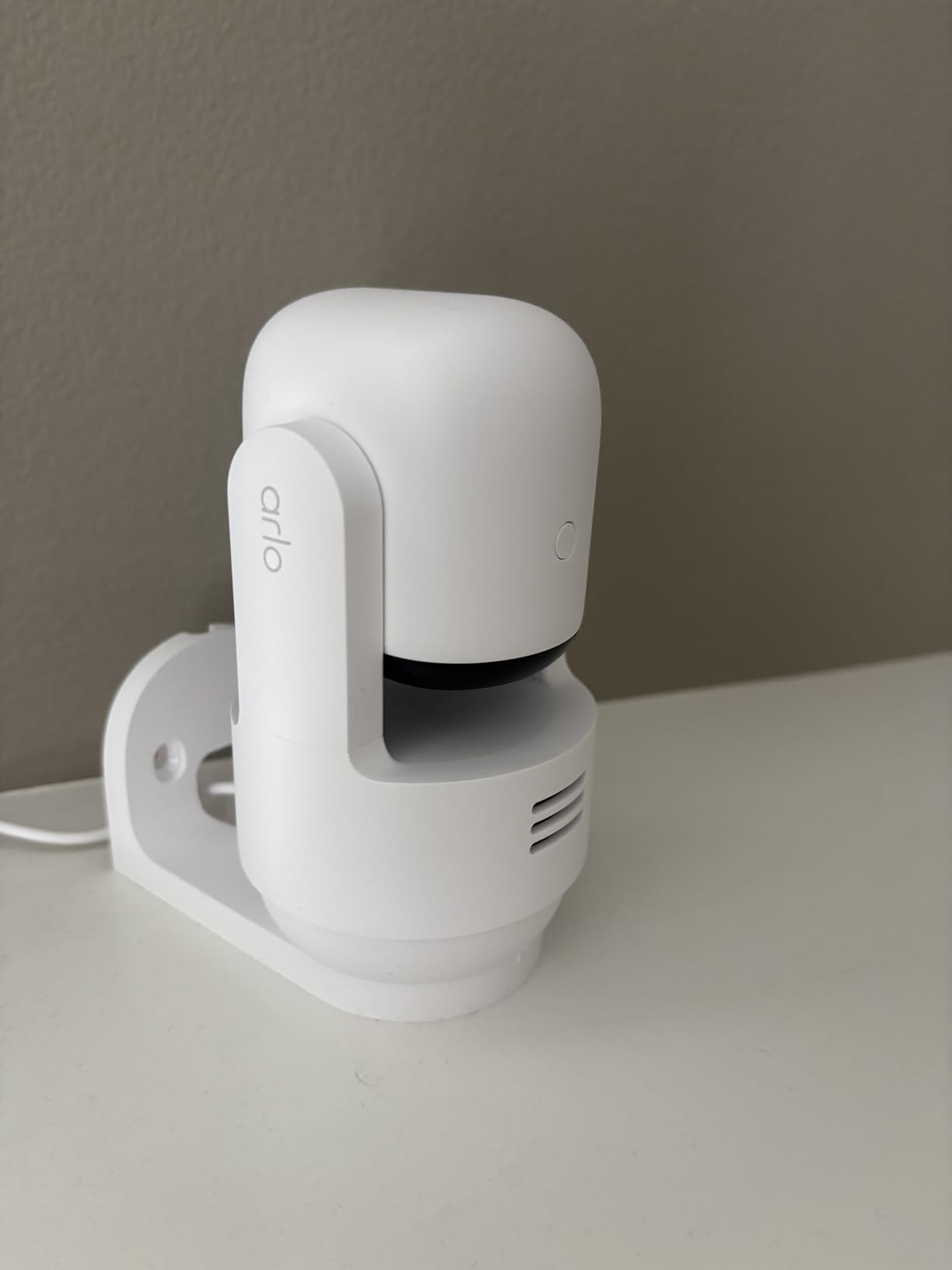 Arlo Essential Indoor Pan Tilt Security Camera 2K (2025 Release) - Wired Plug-in Power, Person Recognition, Animal Detection, Animated Preview, 1-Month Secure Plan, Auto Motion Tracking, 2 Cam, White customer photo 1