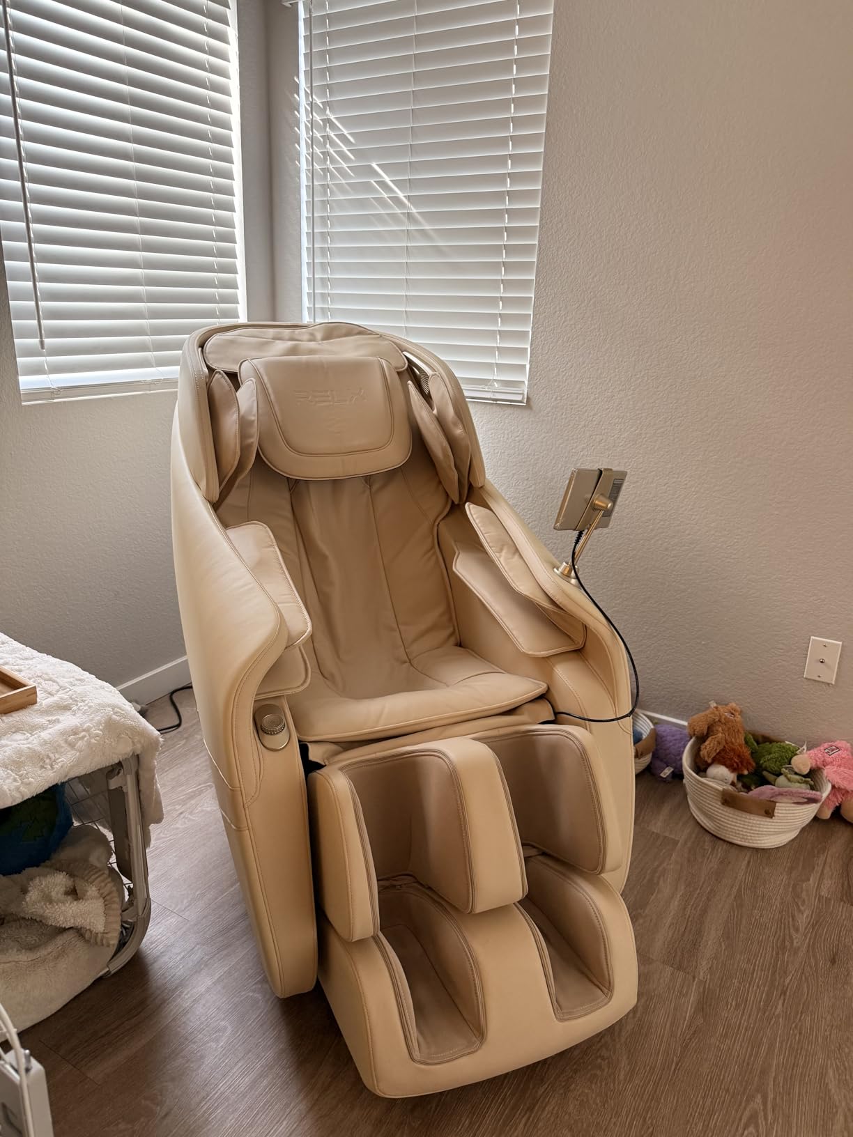 RELX Massage Chair Full Body, Zero Gravity, Airbag Shiatsu, SL-Track, Beige | 13 Modes, Body Scan, Foot Massage with Extendable Calf Rest, Heating, Yoga, AI Control customer photo 2