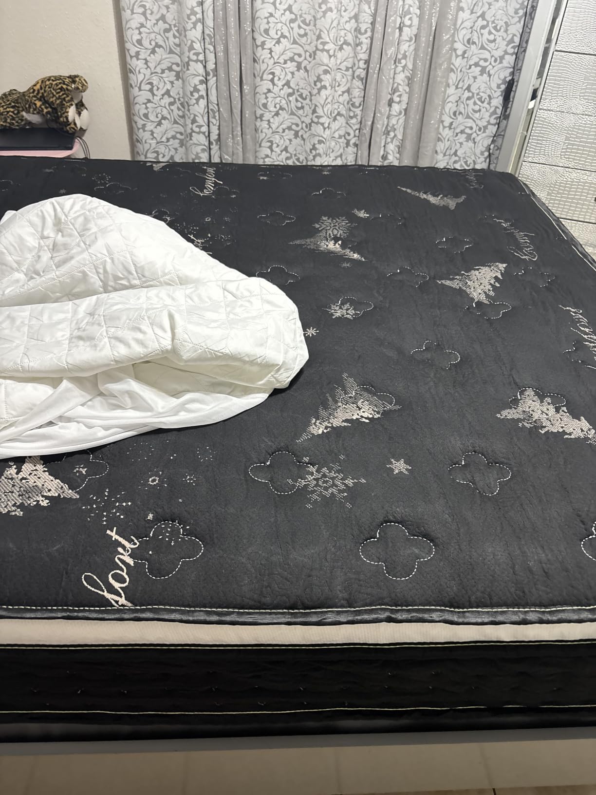 Queen Mattress 12 Inch, Cooling Hybrid Bed in a Box, 7-Zones Individual Pocket Spring, Mattress Queen for Back Pain Relief & Motion Isolation, Fiberglass-Free, CertiPUR-US, 365-Night Trial customer photo 1