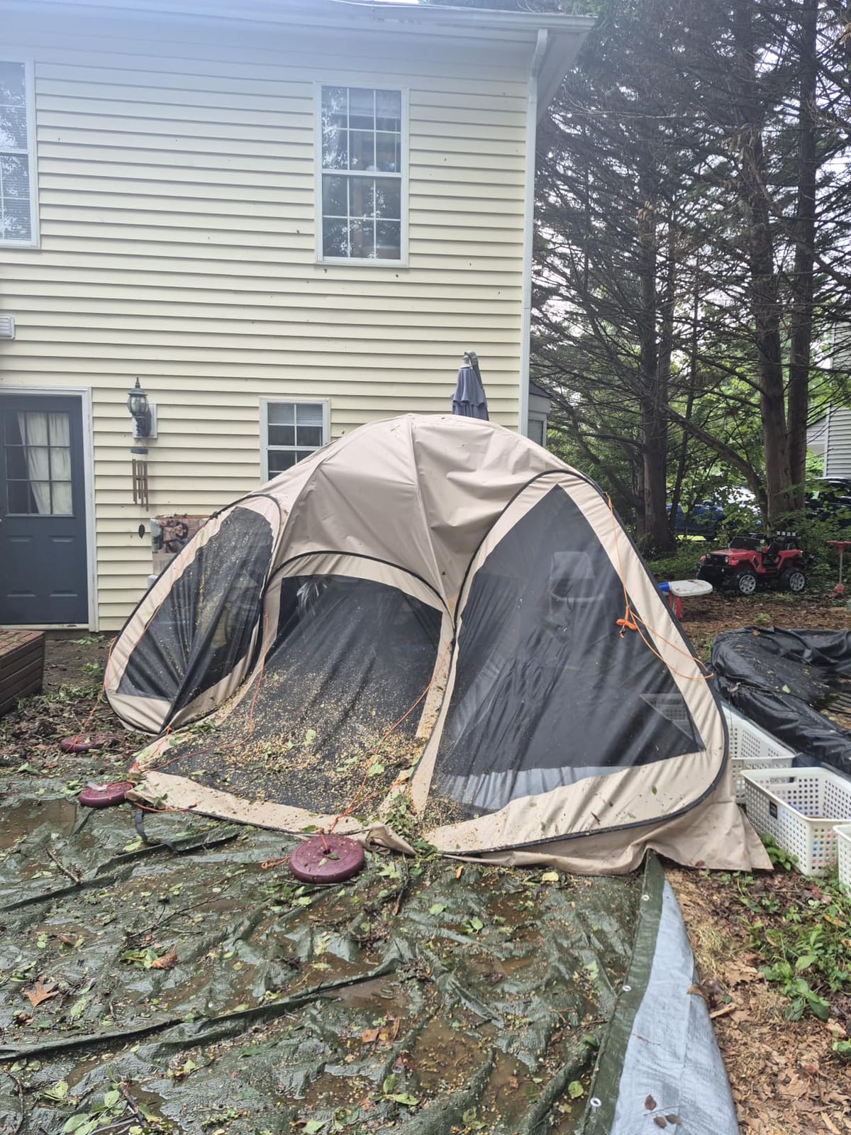 Pop Up Screen House Tent VEVOR 10 x 9.2 FT Pop-Up Screen Room with Awning, Portable Screen Tent Gazebo for 4-8 Person, Instant Screen Canopy with Carry Bag for Patio Backyard Camping customer photo 2