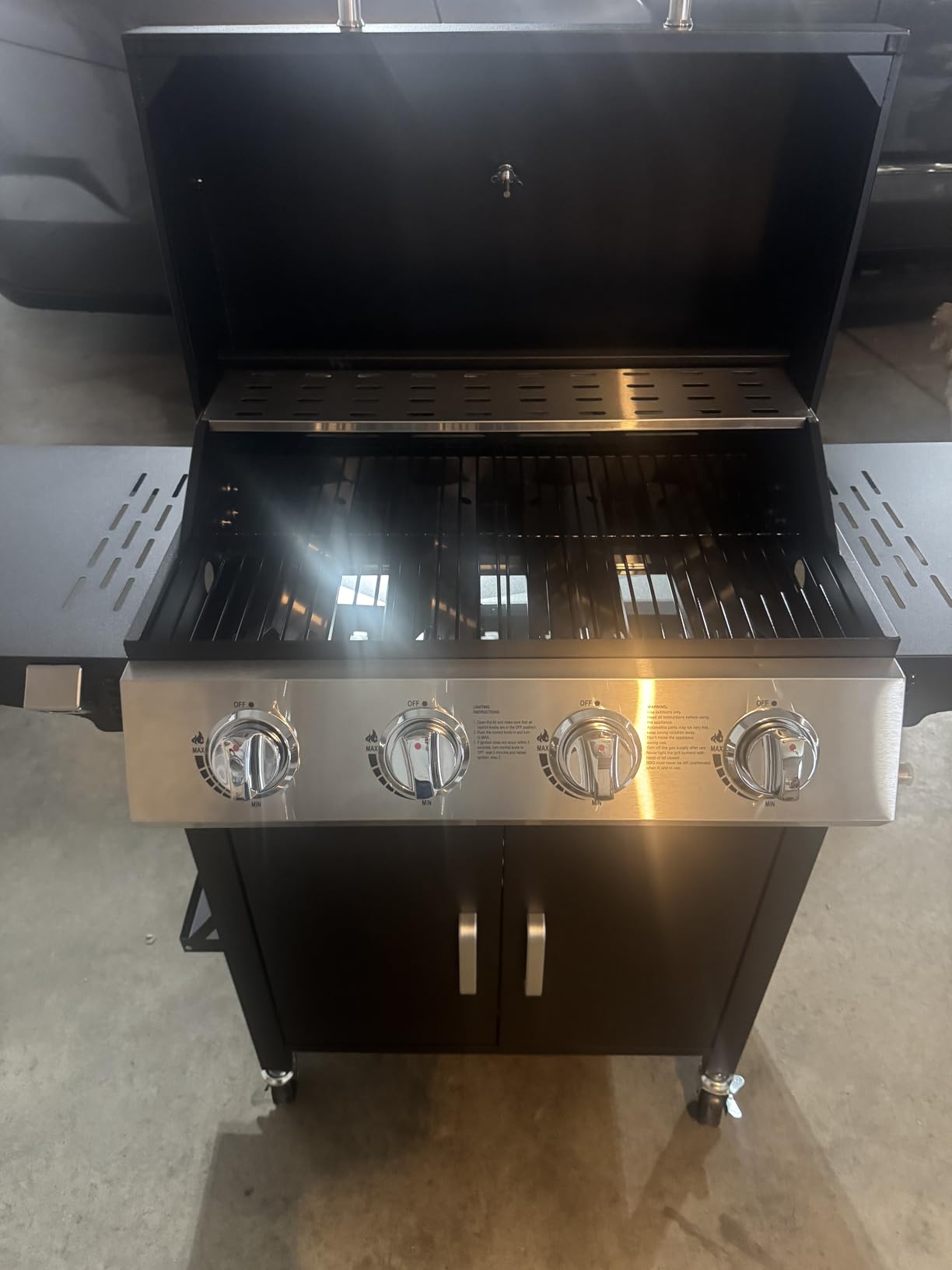 HUGROVE Propane Gas Grill, 40,000 BTU 4 Burner Outdoor BBQ Grill with Foldable Side Tables & Spice Rack, 459 sq.in Cooking Area & Warming Rack for Patio, Backyard (Silver & Black) customer photo 2