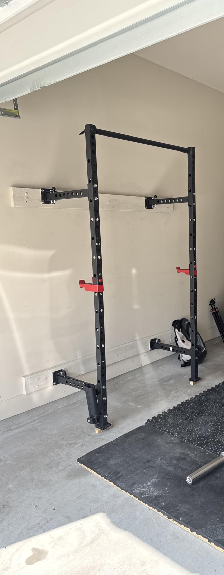 VEVOR Folding Power Cage, Wall-Mounted Power Rack Squat Rack, Multifunctional Strength Training Workout Equipment with Landmine Holder, Adjustable J-Hooks & Pull-Up Bar for Home Gym, 1000LBS Capacity customer photo 1