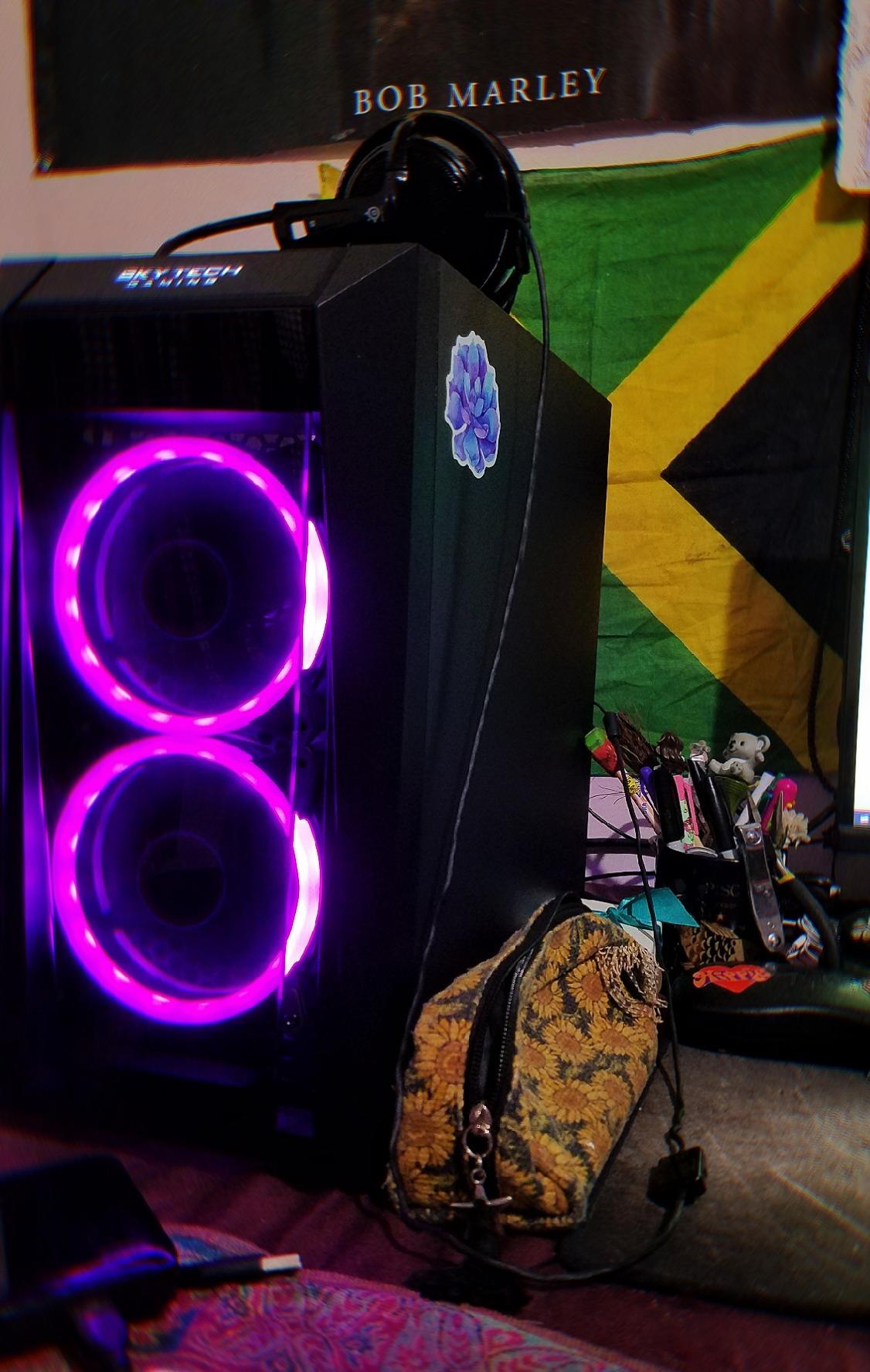 Skytech Gaming Crystal Gaming PC, AMD Ryzen 7 7700 3.8GHz, NVIDIA RTX 5060 Ti 8GB VRAM, 1TB NVMe SSD, 32GB DDR5 RAM 5600, 650W Gold PSU, Wi-Fi, Win 11, Desktop customer photo 1