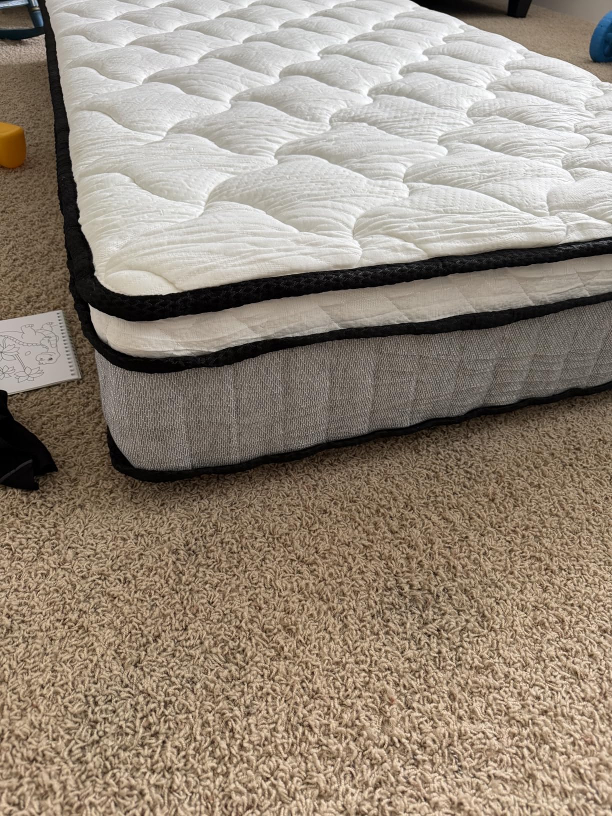 Omblix Queen Mattress, 12 Inch Queen Size Mattress, Hybrid Mattresses in a Box with Memory Foam and Individual Pocketed Coil, CertiPUR-US, Medium Firm & Pressure Relief customer photo 1