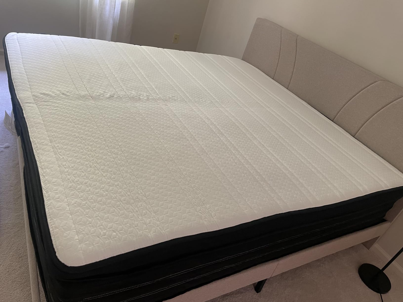 Novilla 12 Inch Queen Mattress, Cooling Queen Hybrid Mattress with Upgraded Individual Coils & Gel Memory Foam, Enhanced Support, Motion Isolation, Pressure Relief, CertiPUR-US customer photo 1