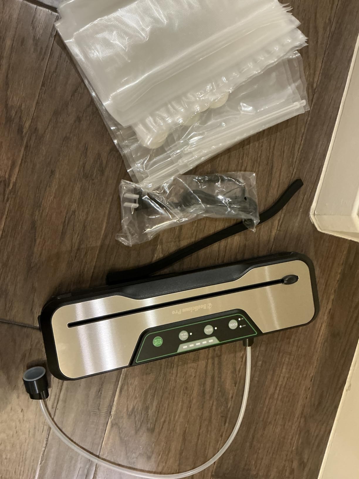 Automatic Food Vacuum Sealer Machine, Beelicious 8-In-1 Food Vacuum Saver with Starter Kits, Pulse Function, Moist & Dry Mode and External VAC for Jars and Containers, Stainless Steel customer photo 1