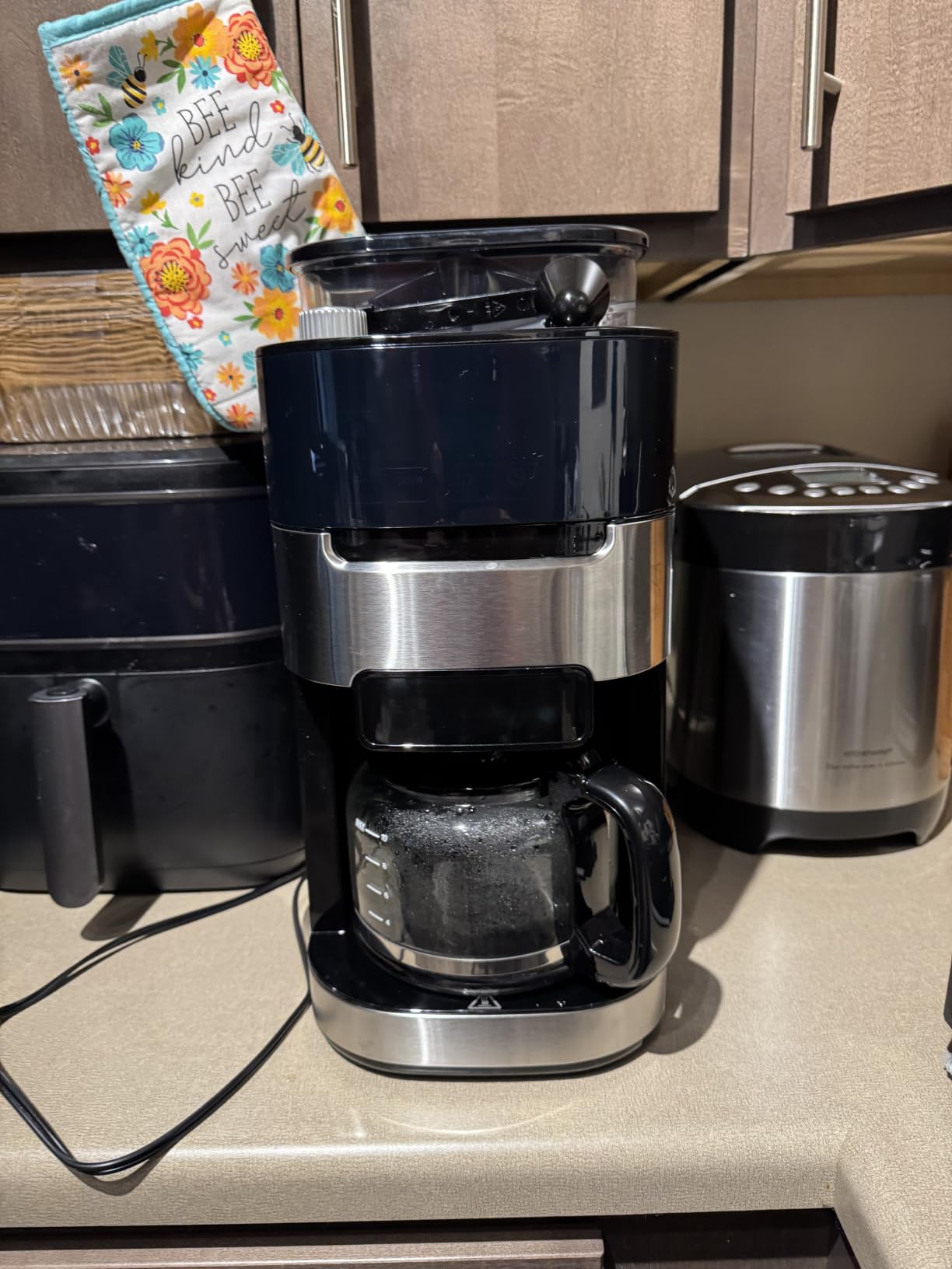 Kismile 10 Cup Drip Coffee Maker with Grinder Built In, Adjustable Grind & Brew Strength, 24H Timer, Descaling Alert, 2H Keep Warm, Reusable Filter & Glass Carafe customer photo 1