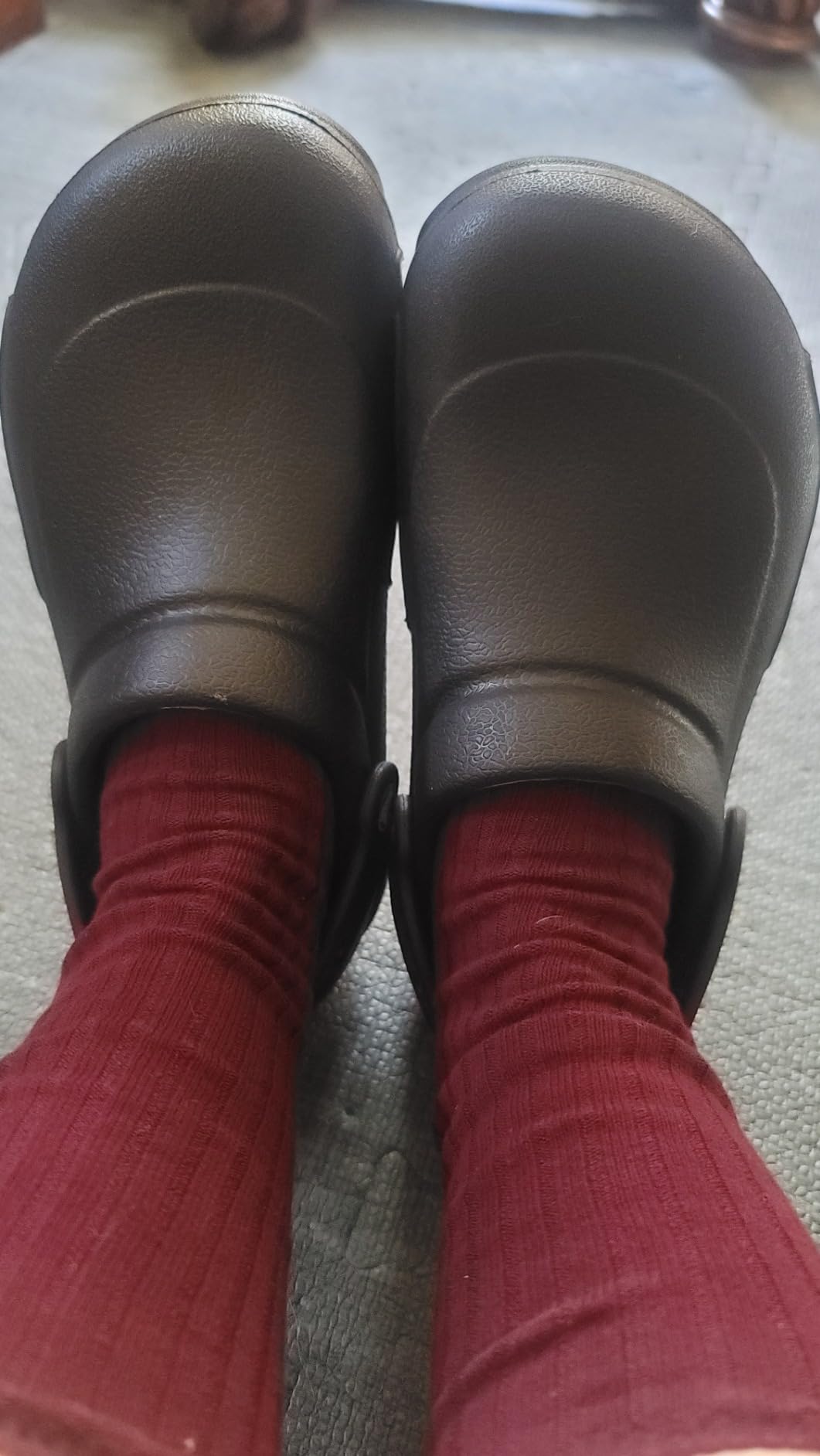 Crocs Unisex-Adult Bistro Work Clogs, Enclosed Toe, Slip Resistant Shoes customer photo 1