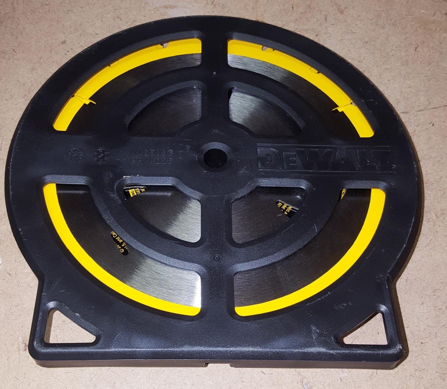 DEWALT Circular Saw, 7-1/4 inch, Pivoting with up to 57 Degree Bevel, Corded (DWE575SB) customer photo 2