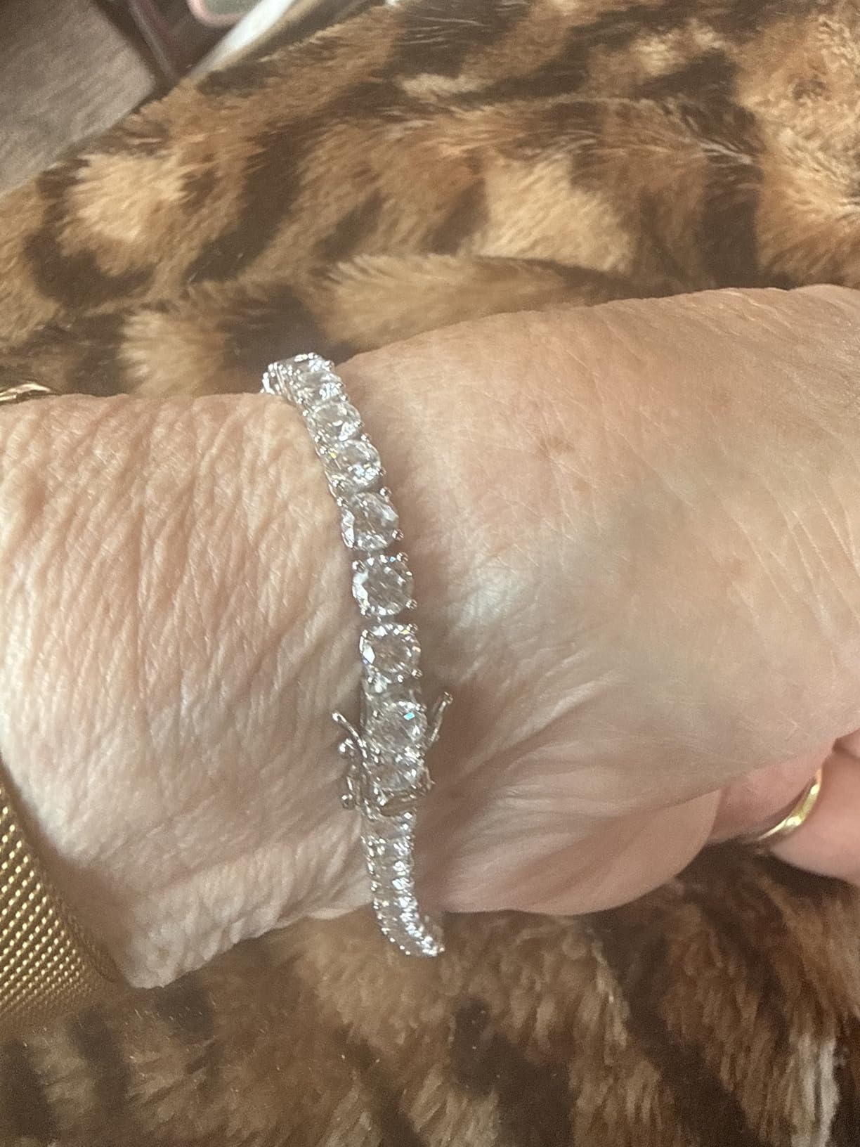 Amazon Essentials Plated Sterling Silver Round Cut Cubic Zirconia Tennis Bracelet customer photo 1
