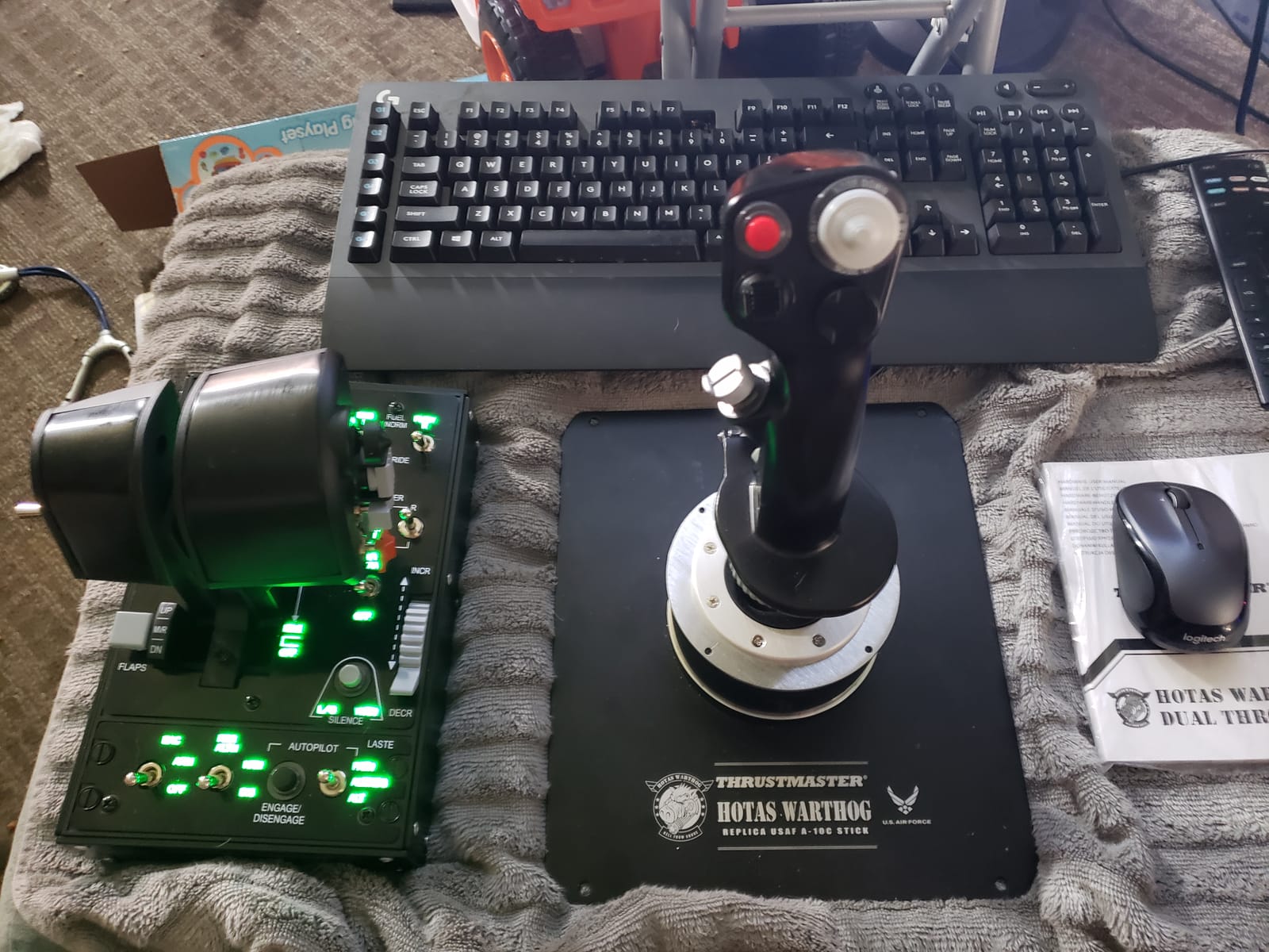 Thrustmaster HOTAS Warthog A-10C replica metal flight stick - PC customer photo 2