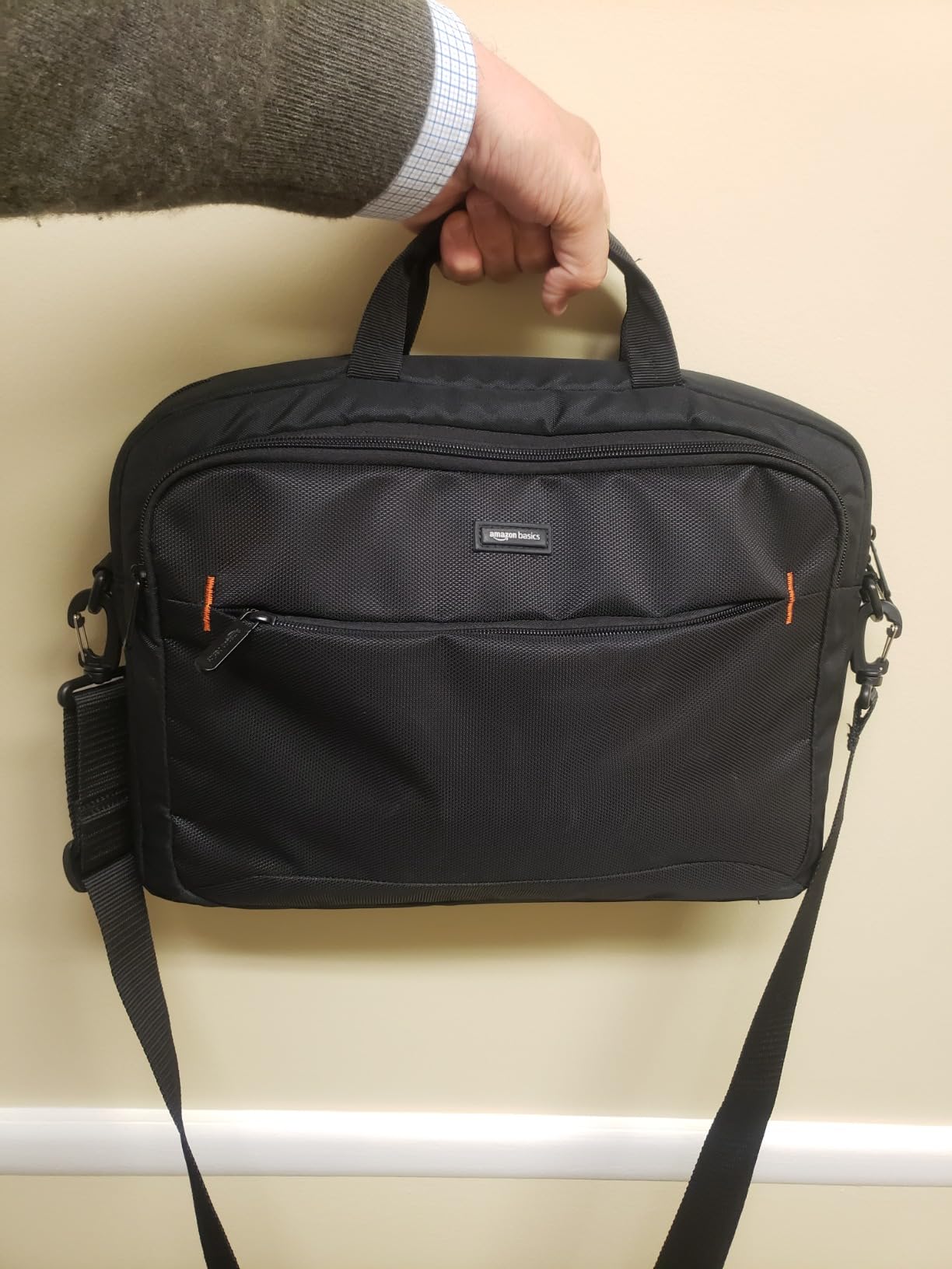 Amazon Basics 15.6 in Laptop Bag with Shoulder Strap and Handle, Large Capacity, Spacious Compartments, Black customer photo 2