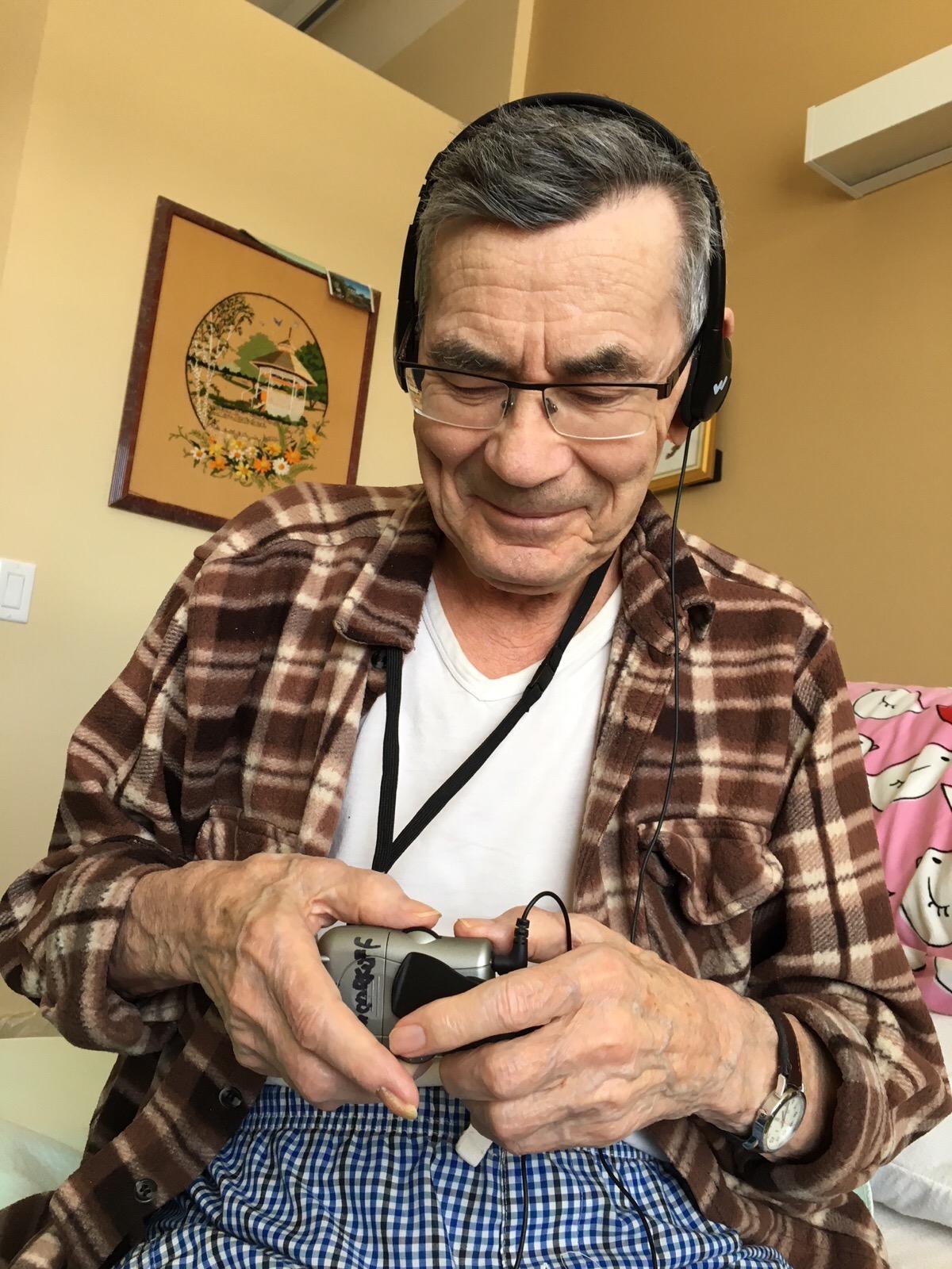 Williams Sound Pocketalker Ultra Hearing Amplifier | Easy-to-Use Hearing Amplifier for Seniors | Year Supply of Batteries | Amplified Sound Assistive Listening Device with Headphones for Elderly | Hearing Assist Earbuds customer photo 2