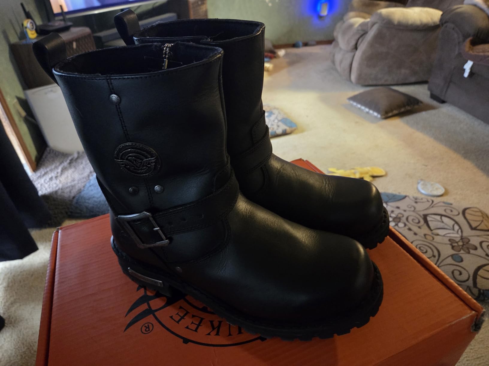 Milwaukee Leather MBM9040W Men's Black 'Wide Width' 6-inch Classic Engineer Boots with Side Zipper - 9.5W customer photo 1