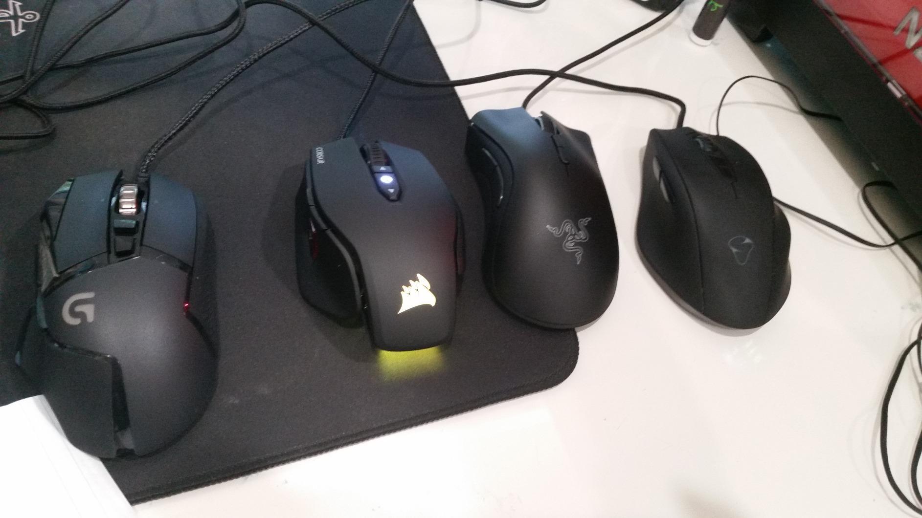 Razer DeathAdder Elite Gaming Mouse: 16,000 DPI Optical Sensor - Chroma RGB Lighting - 7 Programmable Buttons - Mechanical Switches - Rubber Side Grips - Matte Black customer photo 1