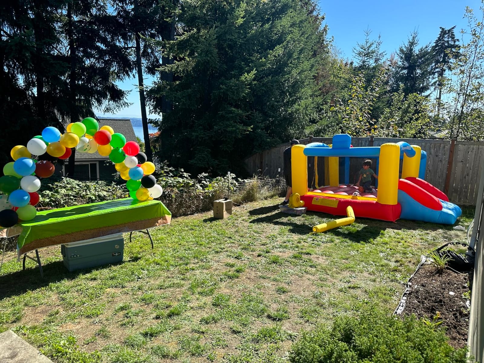 [Upgrade Version] PicassoTiles KC102 12x10 Foot Inflatable Bouncer Jumping Bouncing House, Jump Slide, Dunk Playhouse w/Basketball Rim, 4 Sports Balls, Full-Size Entry, 580W ETL Certified Blower | 4 sports balls included, retractable sun shade canopy, ETL-certified 580-watt blower, quick 2-minute setup, ages 3 and up customer photo 1