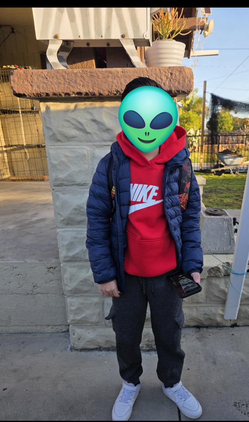 Amazon Essentials Boys and Toddlers' Lightweight Water-Resistant Packable Hooded Insulated Puffer Jacket customer photo 1