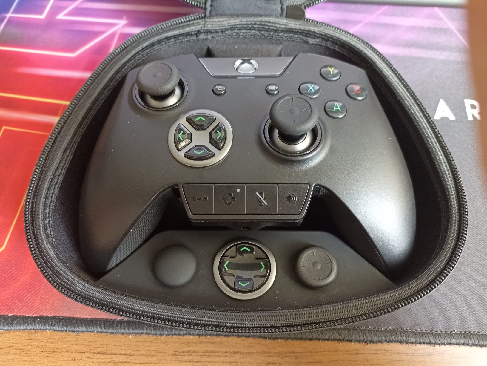 Razer Wolverine Ultimate Officially Licensed Xbox One Controller: 6 Remappable Buttons and Triggers - Interchangeable Thumbsticks and D-Pad - For PC, Xbox One, Xbox Series X & S - Black customer photo 1