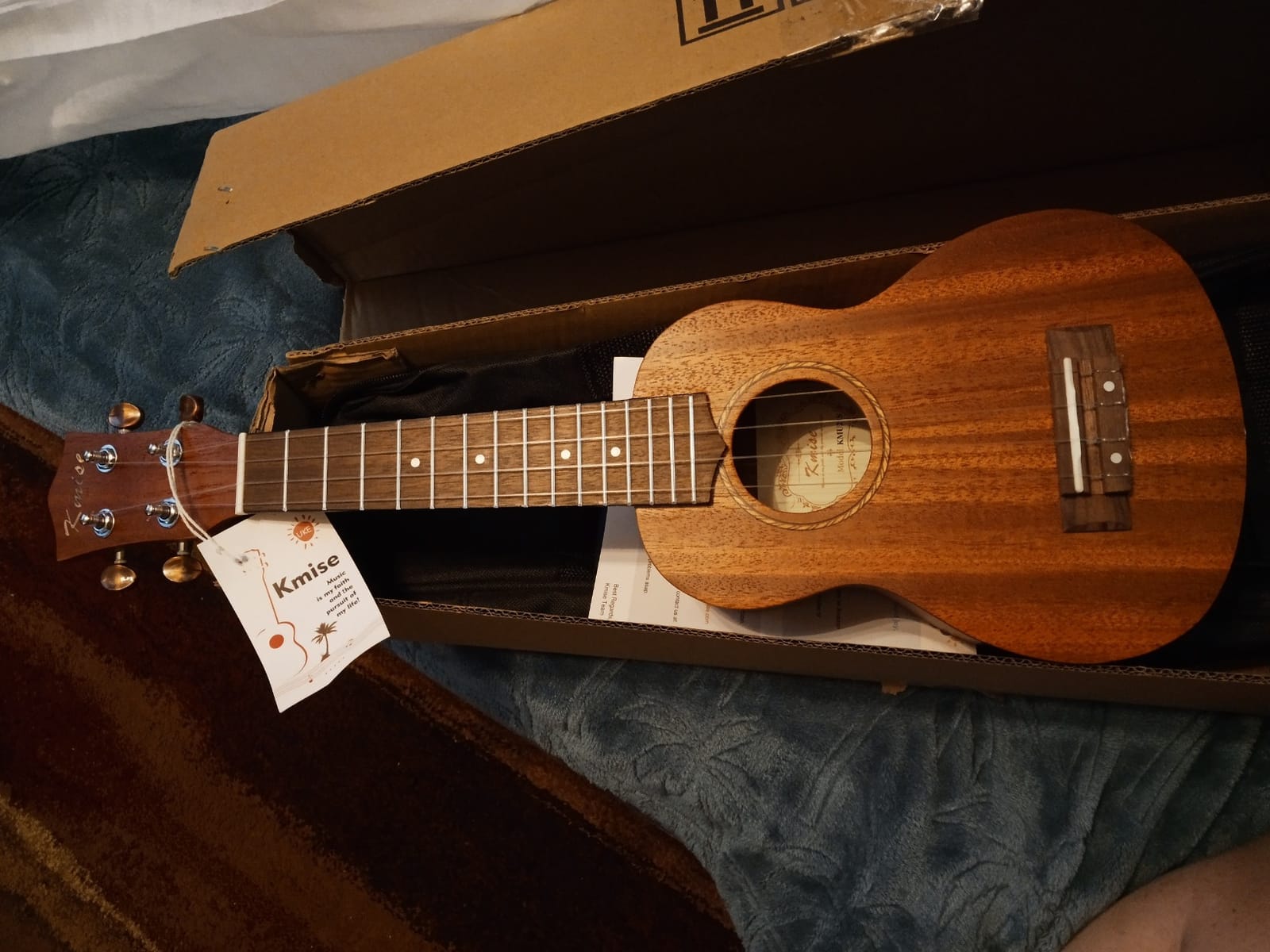 Kmise Professional Ukulele for Adult Beginner, Free Online Lesson 21 inch Soprano Mahogany Ukelele with Kids Ukele Bundle Starter Kit Gig Bag Case, Strap, Tuner, Nylon Strings, Book, Uke Gift Choice customer photo 1