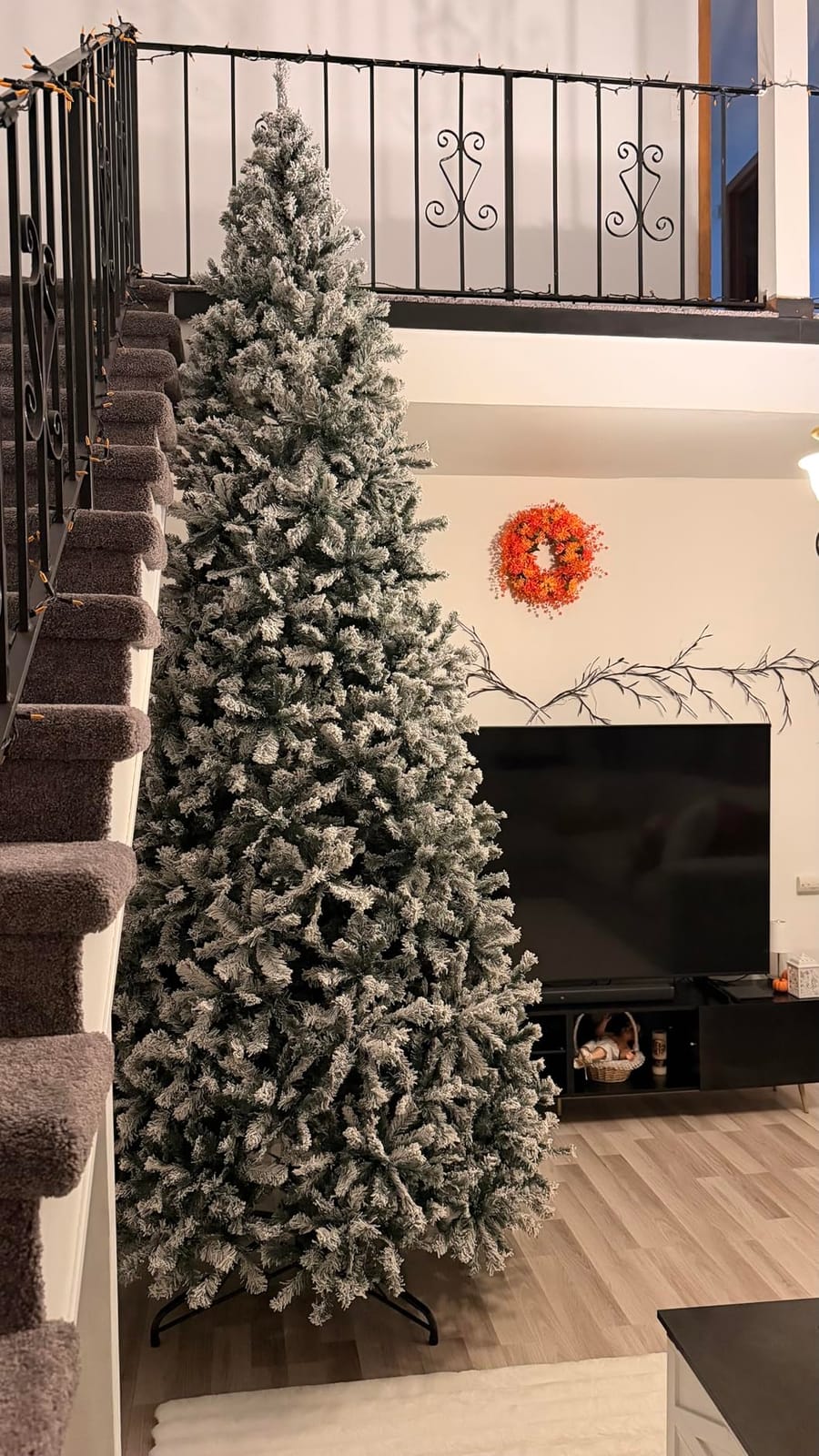 Best Choice Products Artificial Flocked Christmas Tree, 6ft Premium Unlit Pine Holiday Décor w/Full Branches, Metal Stand - Green customer photo 2