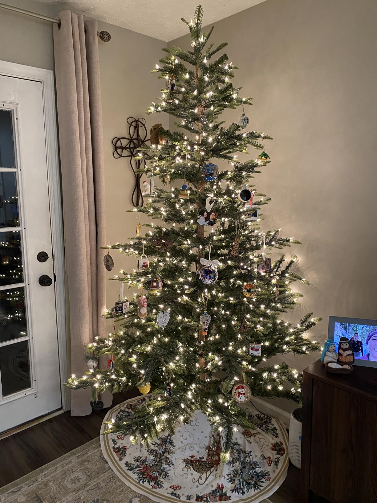 Puleo International 6.5ft Pre-Lit Aspen Fir Artificial Christmas Tree with 500 Clear Lights, 903 Realistic Dense Branch Tips, Easy Setup Artificial Trees with Sturdy Metal Stand customer photo 2