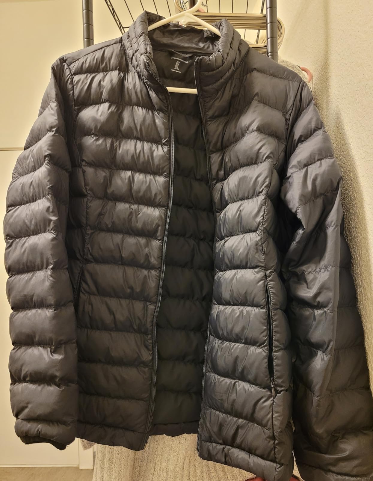 Amazon Essentials Women's Lightweight Long-Sleeve Water-Resistant Packable Puffer Jacket (Available in Plus Size) customer photo 2