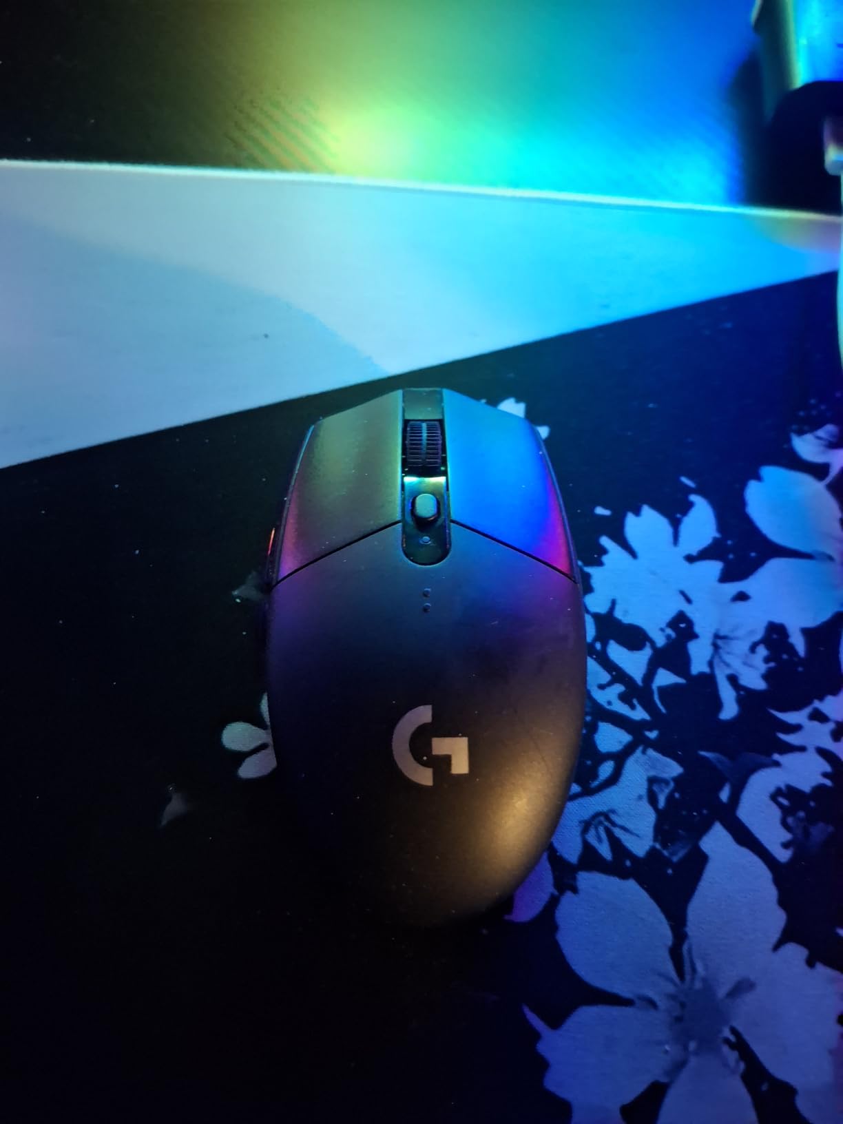 Logitech G305 Lightspeed Wireless Gaming Mouse - Black customer photo 1
